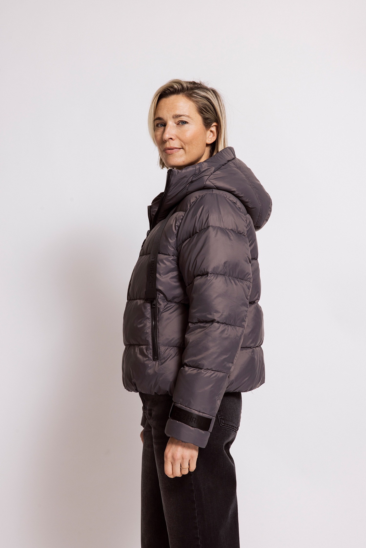 Zhrill Steppjacke »ASLI« mit Kapuze mit Kapuze / Reissverschluss und Stehkragen
