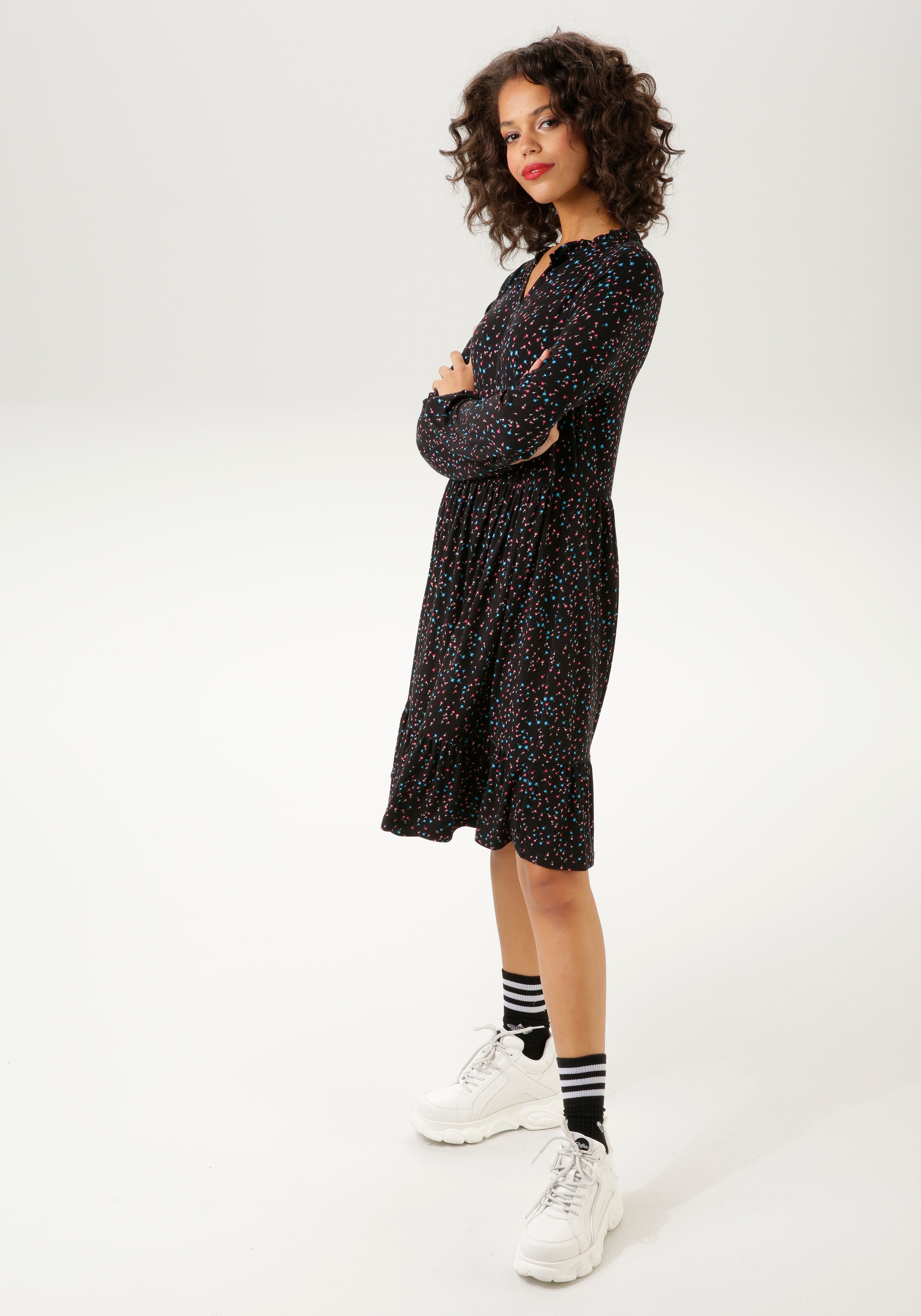 versandkostenfrei bedruckt auf mit - Blümchen CASUAL kleinen Jerseykleid, Aniston NEUE KOLLEKTION