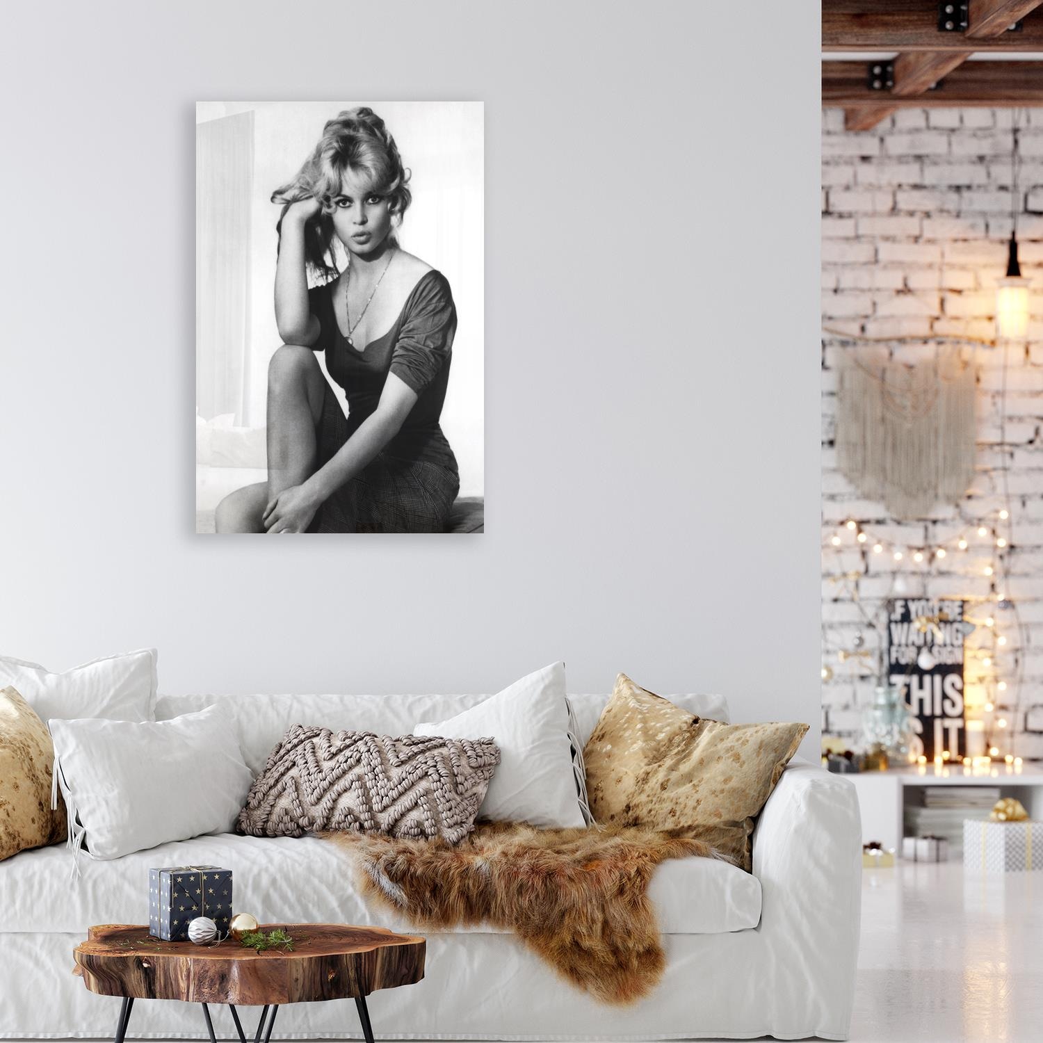 Image of queence Acrylglasbild "The Girl" Film Filmfiguren Filmszene Foto Frau Portrait Schwarz-Weiss Stars Fine Art-Print in Galeriequalität