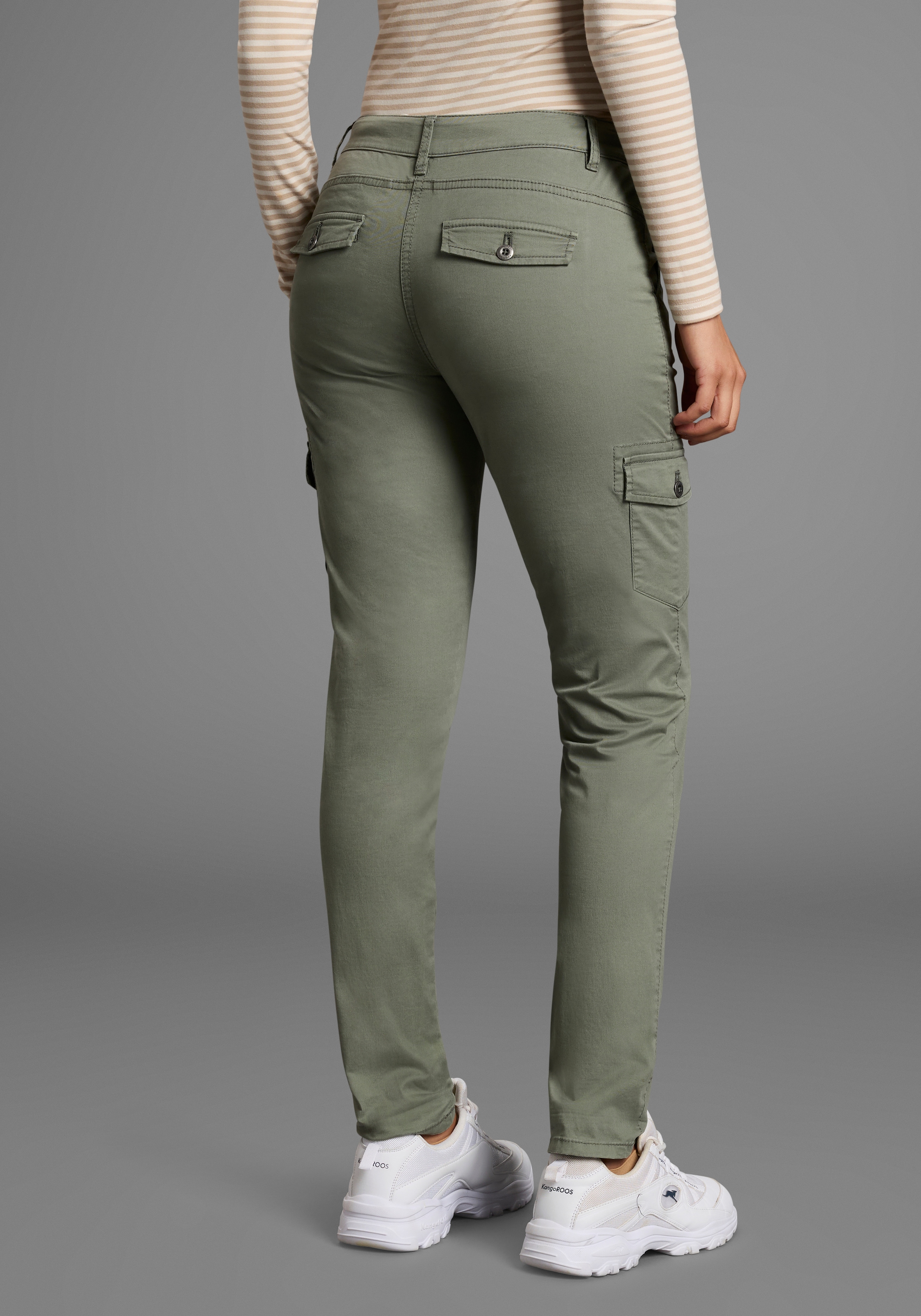 KangaROOS Cargohose  im mit aufgesetzten Taschen seitlich
