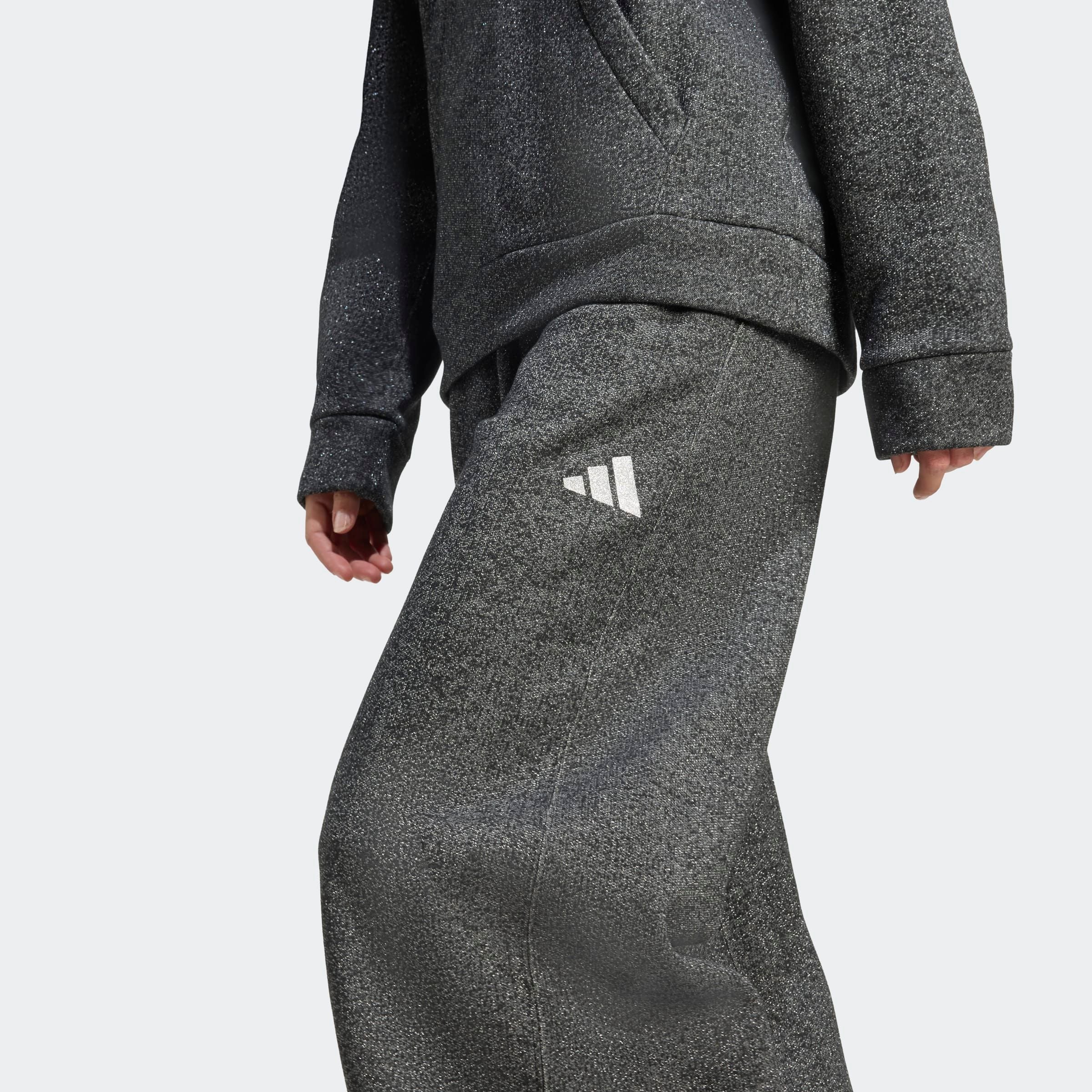 adidas Sportswear Pantalon de sport »ALL SZN HOLIDAY GLITZER FLEECE LOOSE«