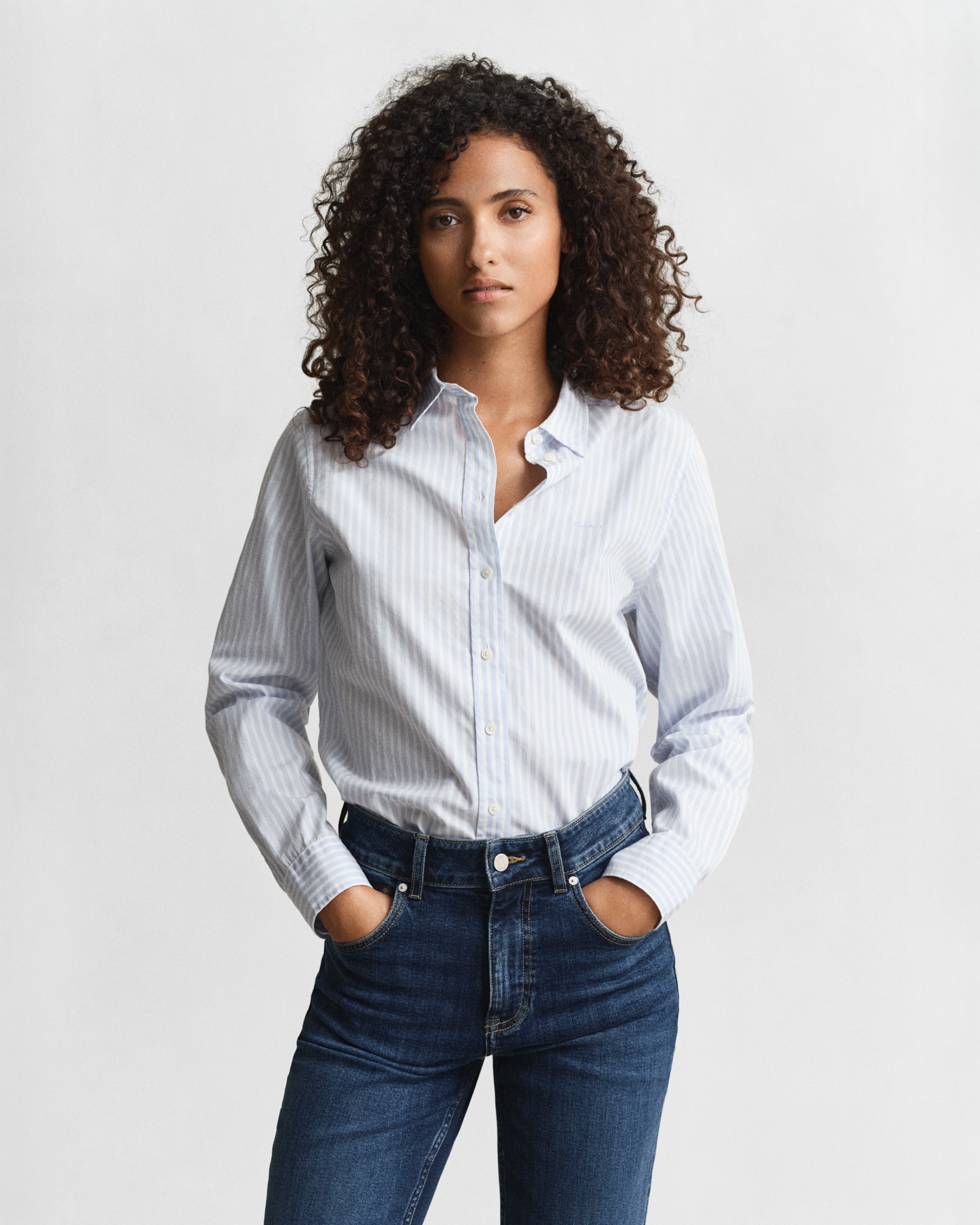 Gant Blouse chemise »REG POPLIN STRIPED SHIRT« mit einer kleinen Logostickerei auf der Brust