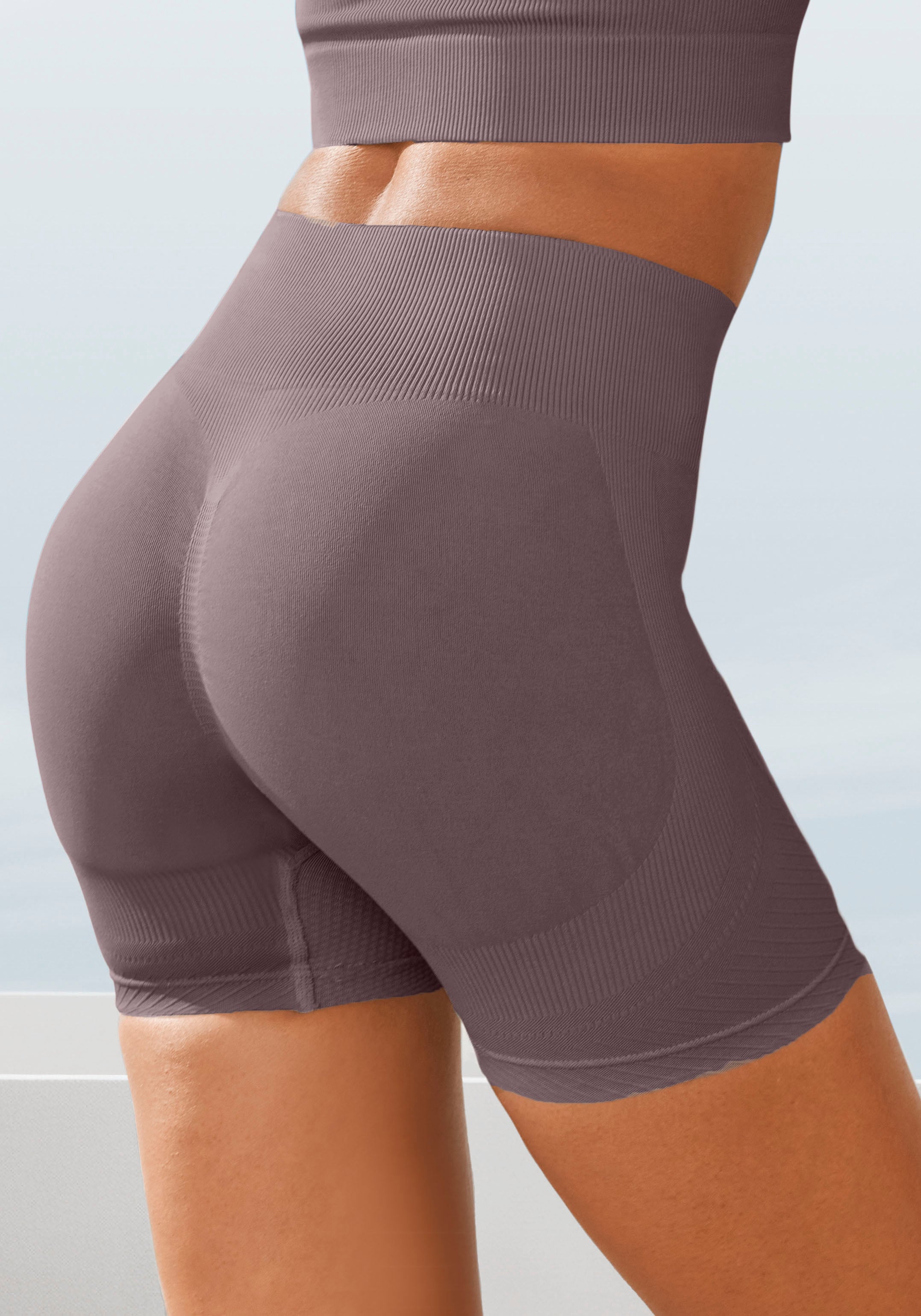 LASCANA Funktionsshorts »Po Push Up«  mit Rippstruktur und Shapingeffekt, Sportshorts