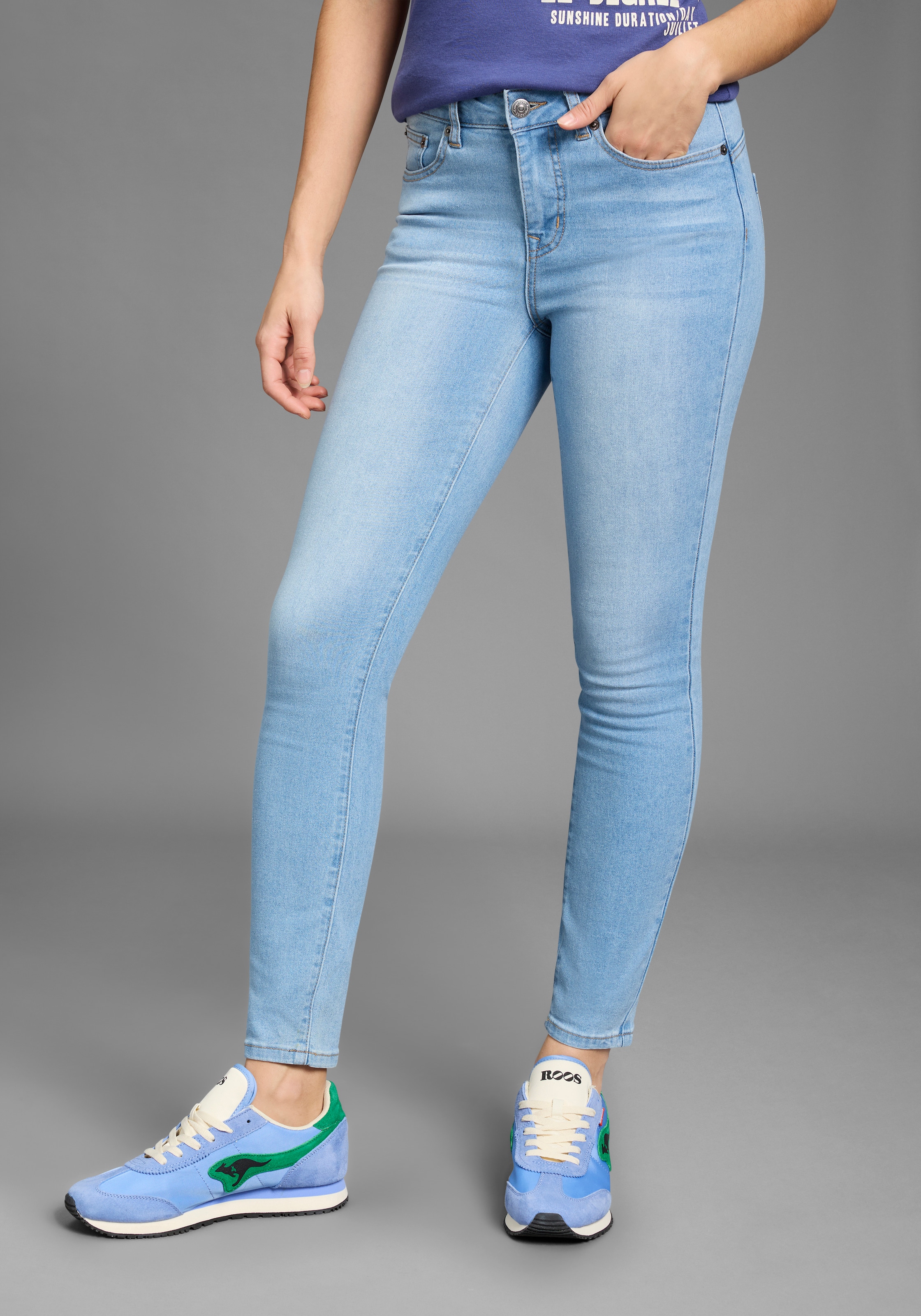 Image of KangaROOS Slim-fit-Jeans "CROPPED HIGH WAIST SLIM FIT" schmale Passform, Röhrenjeans, trendige Used-Waschung