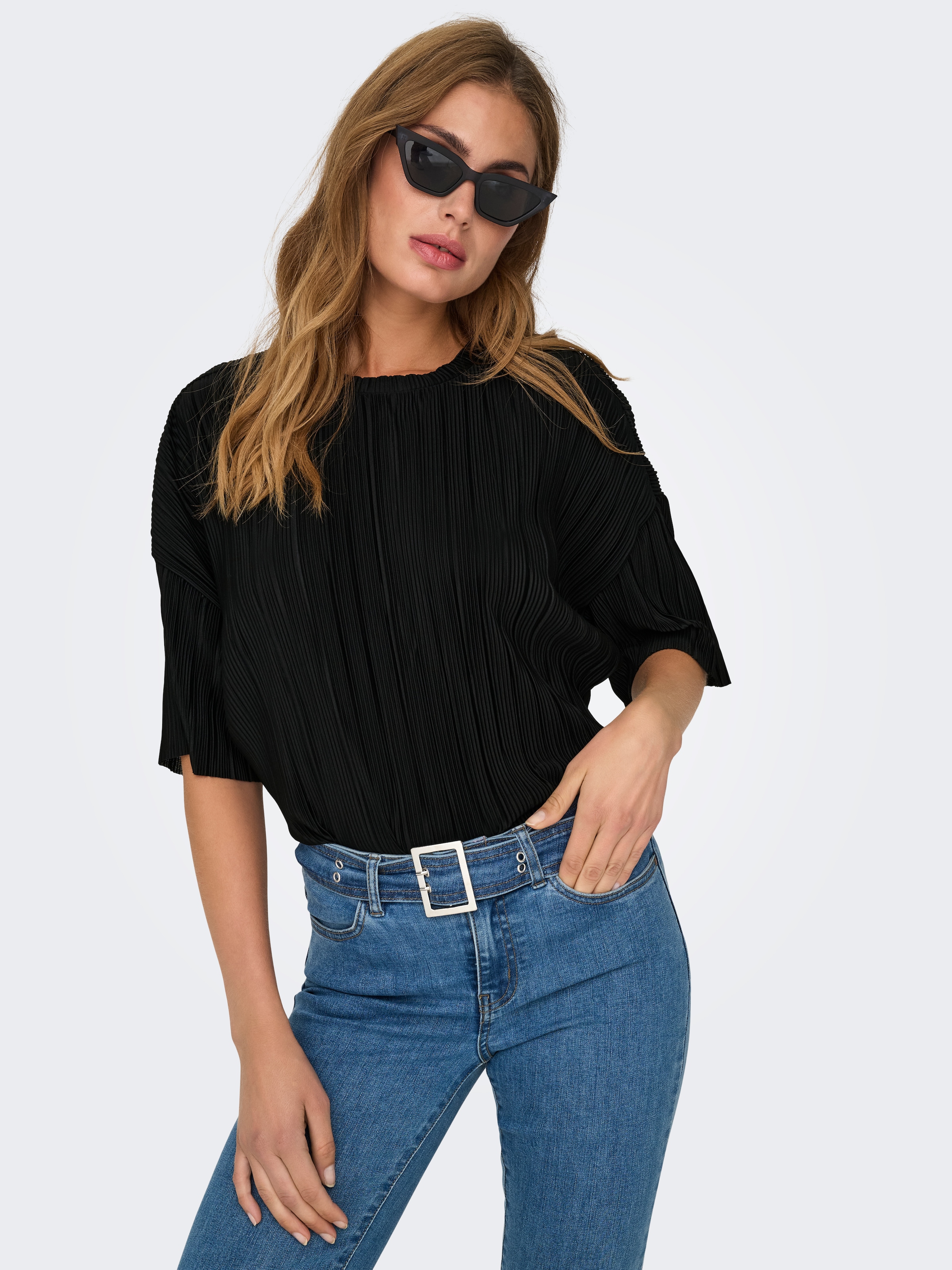 Image of ONLY Plisseeshirt "ONLRAVENNA S/S PLISSE TOP NOOS JRS"