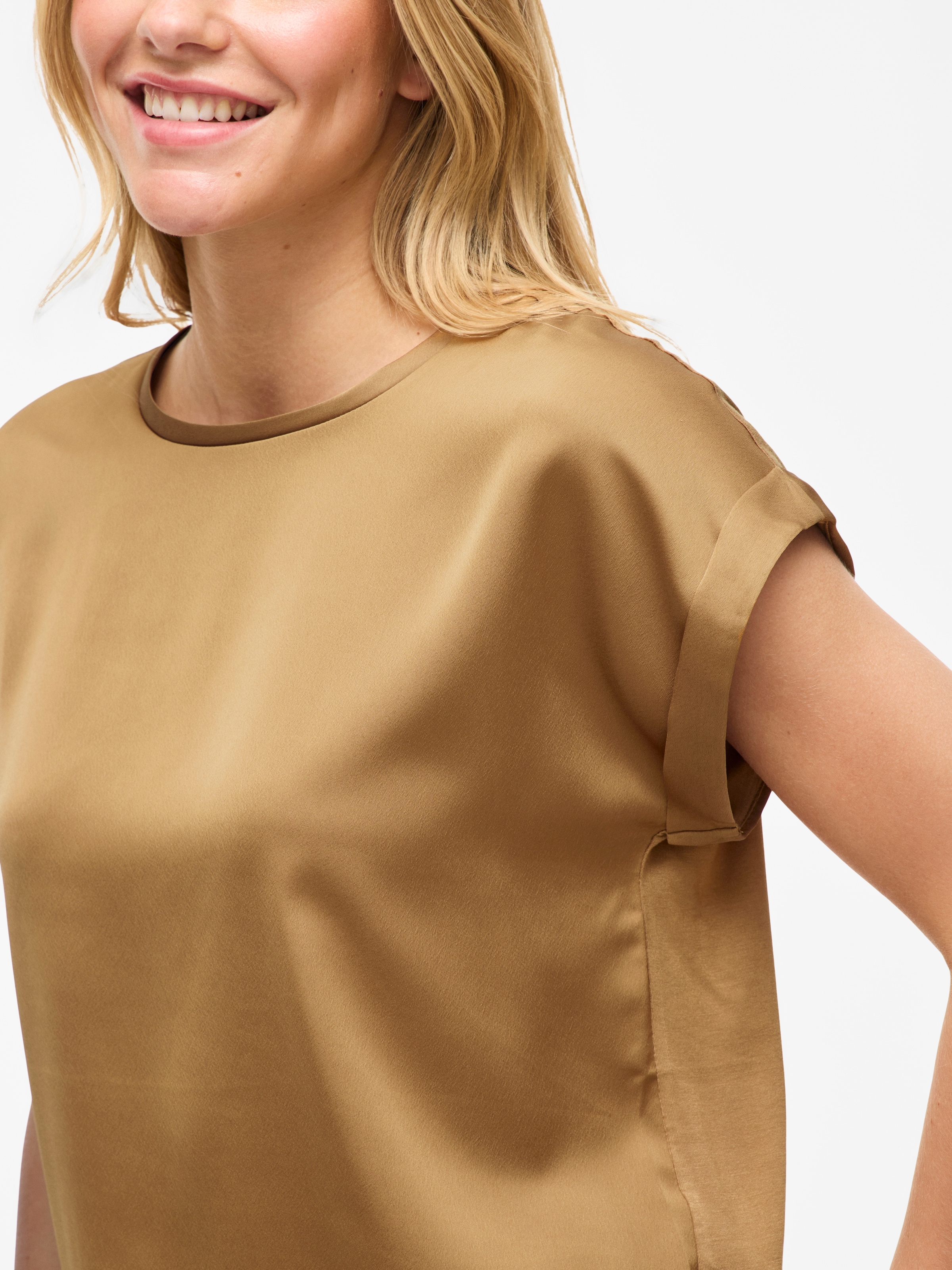 Vila Kurzarmshirt »VIELLETTE S/S SATIN TOP - NOOS« Satin Optik