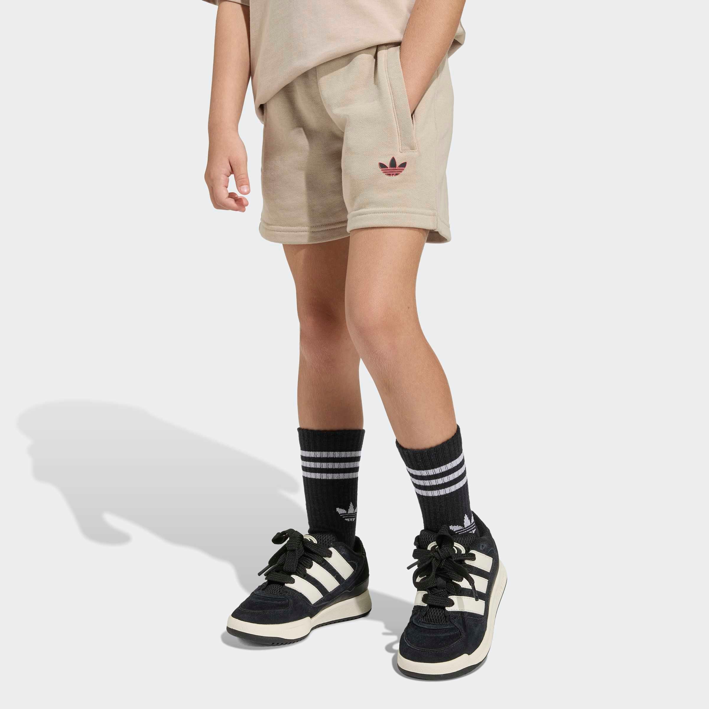 adidas Originals Trainingsanzug »LOCKERES KURZES -SET MIT TREFOIL« 2 tlg.