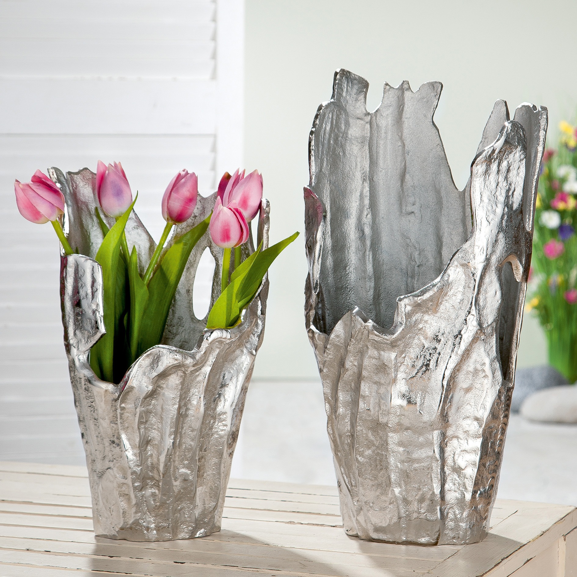 GILDE Dekovase »Vase Coralifero«, (1 St.), extravagante Form, Aluminium, silberfarbene Struktur im Antik-Finish