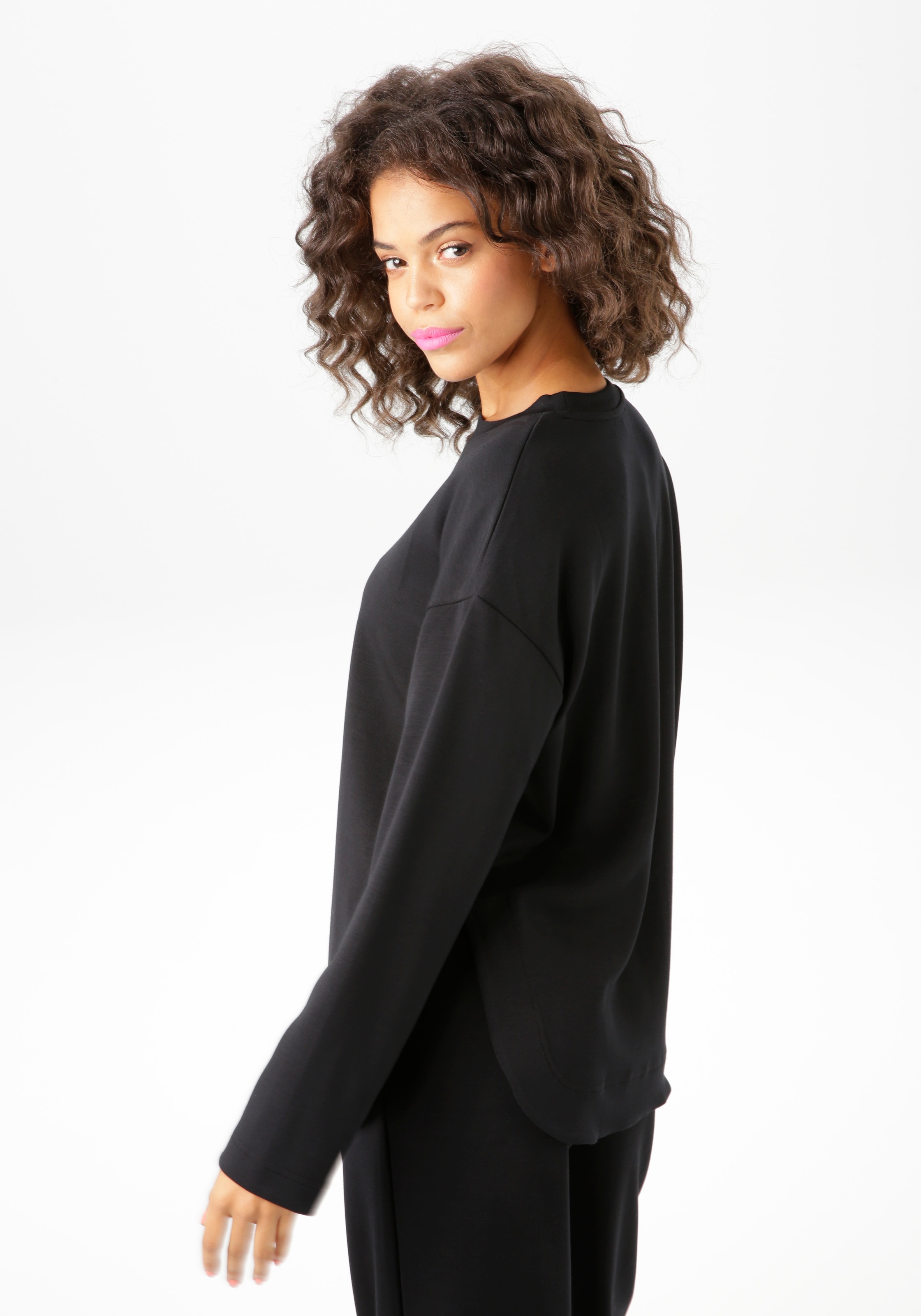 Aniston CASUAL Sweatshirt, in trendiger Farbpalette