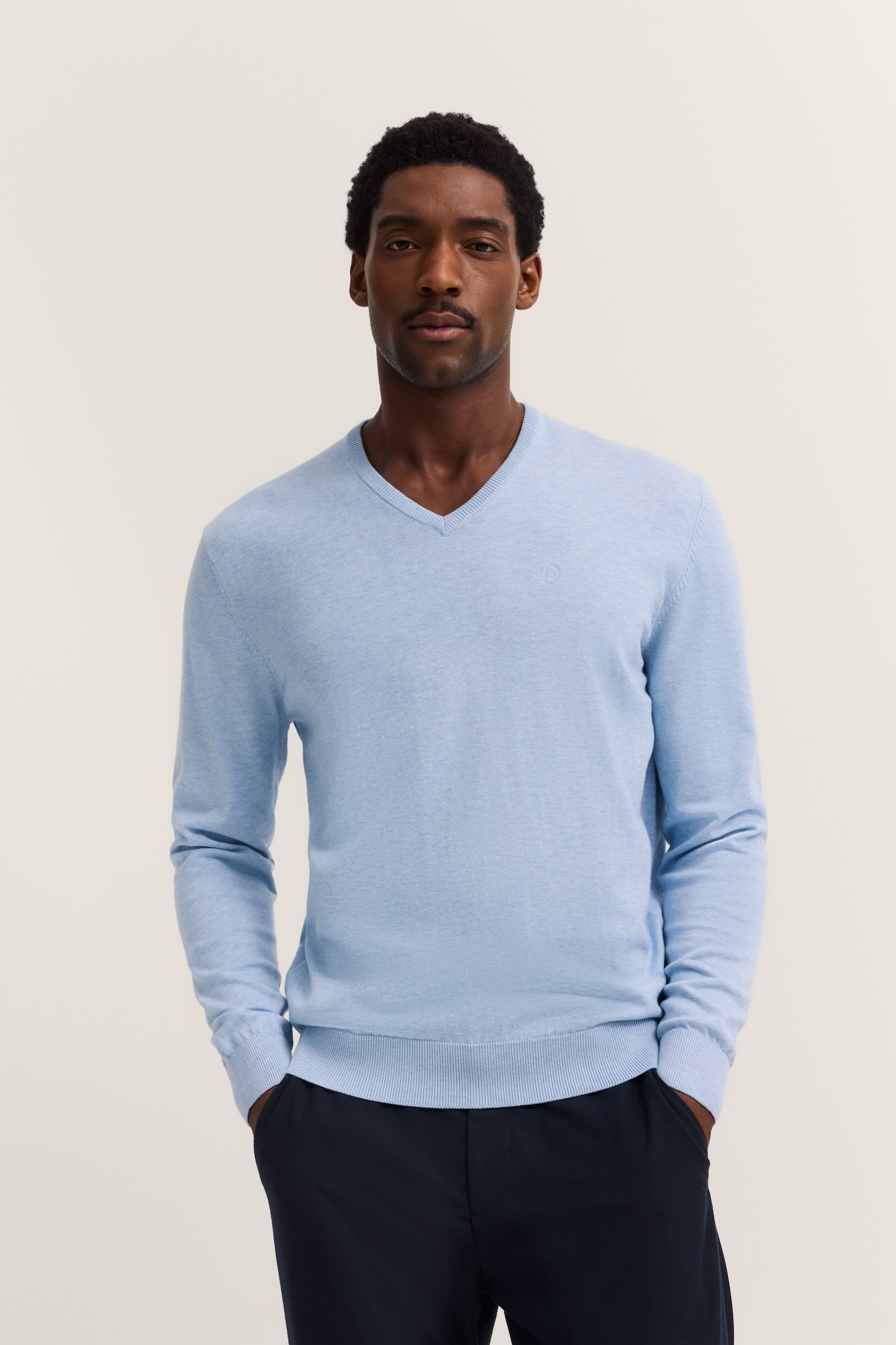 Image of bugatti V-Ausschnitt-Pullover "Basic Essential" aus reine Baumwolle