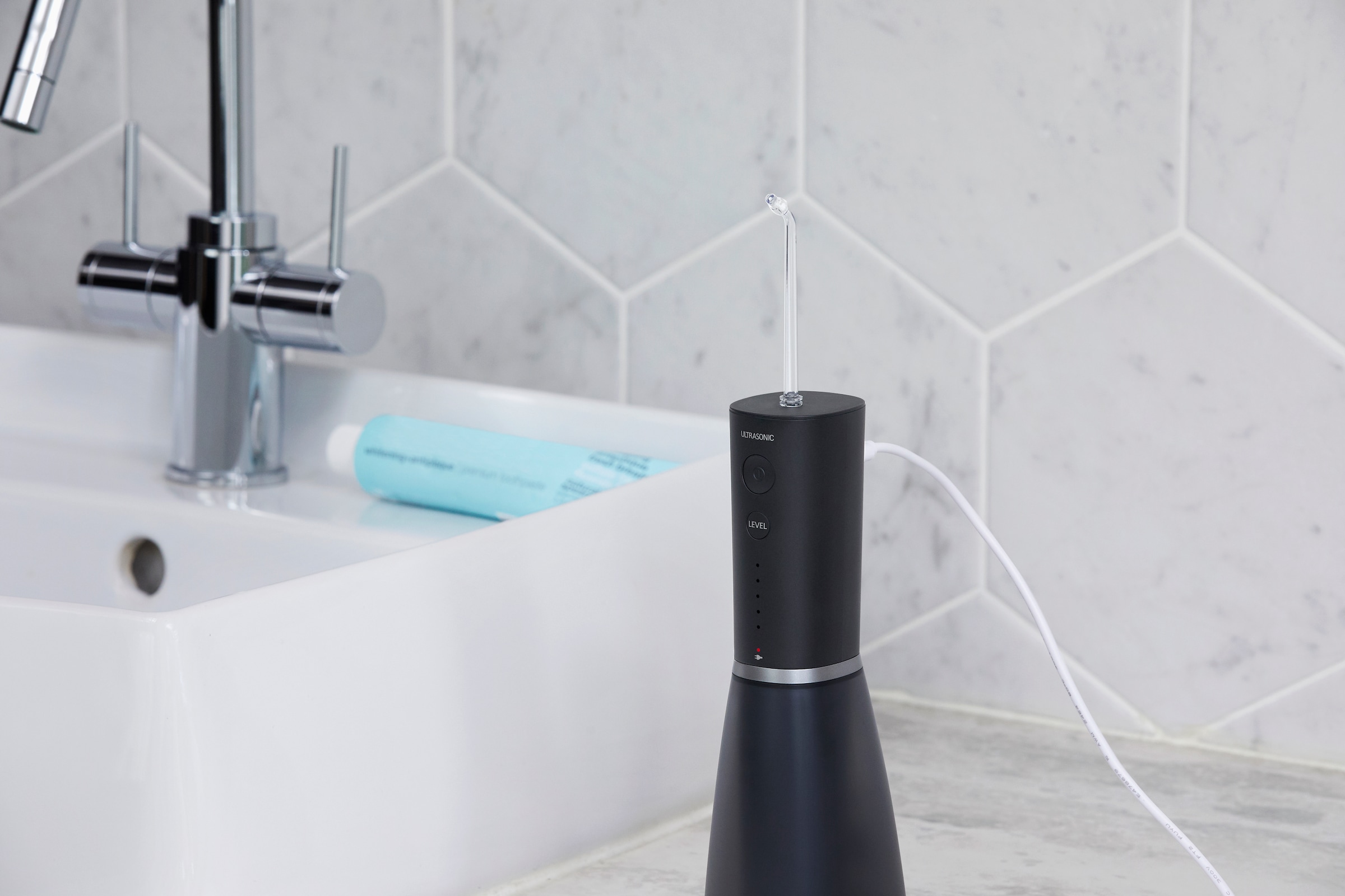 Panasonic Douche buccale »EW-DJ86-K503« 2 cuis Aufsätze Kabellos, Ultraschall-Technologie, Schnellladen durch USB-C, 5 Stufen