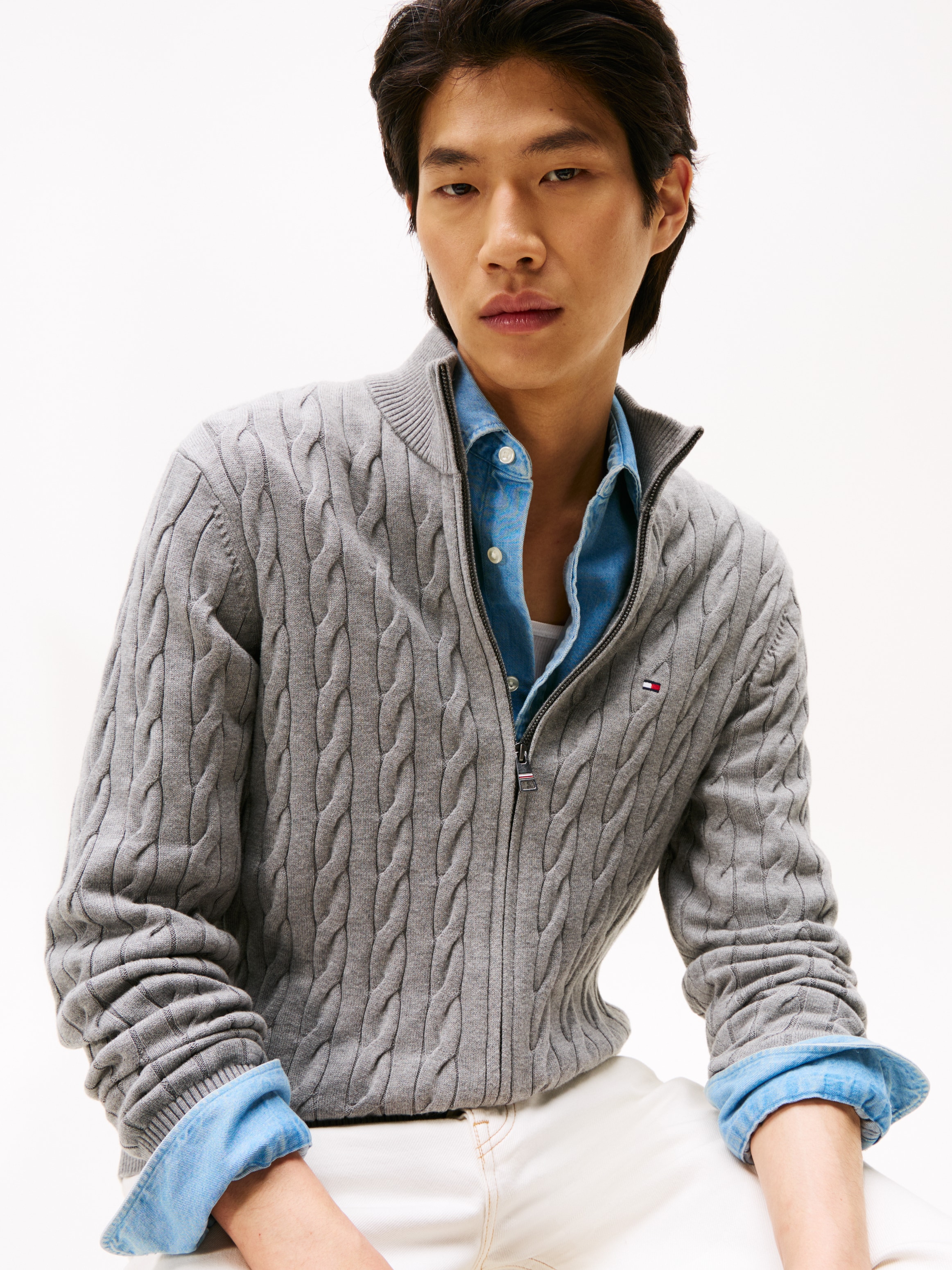 Tommy Hilfiger Strickjacke »CLASSIC COTTON CABLE ZIP THROUGH«, mit Rippstrickstehkragen, mit Zopfstrickmuster