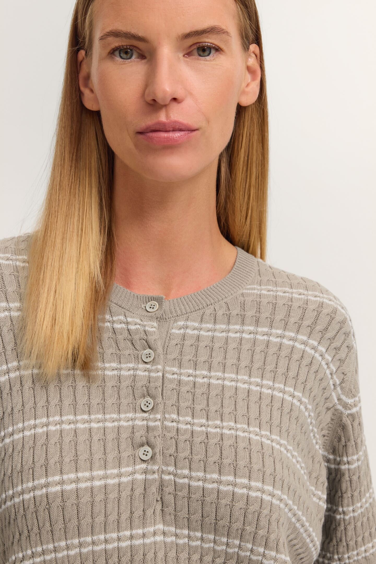 bugatti Pull à col rond »Gestreift« mit kurzem Arm und Knopfleiste