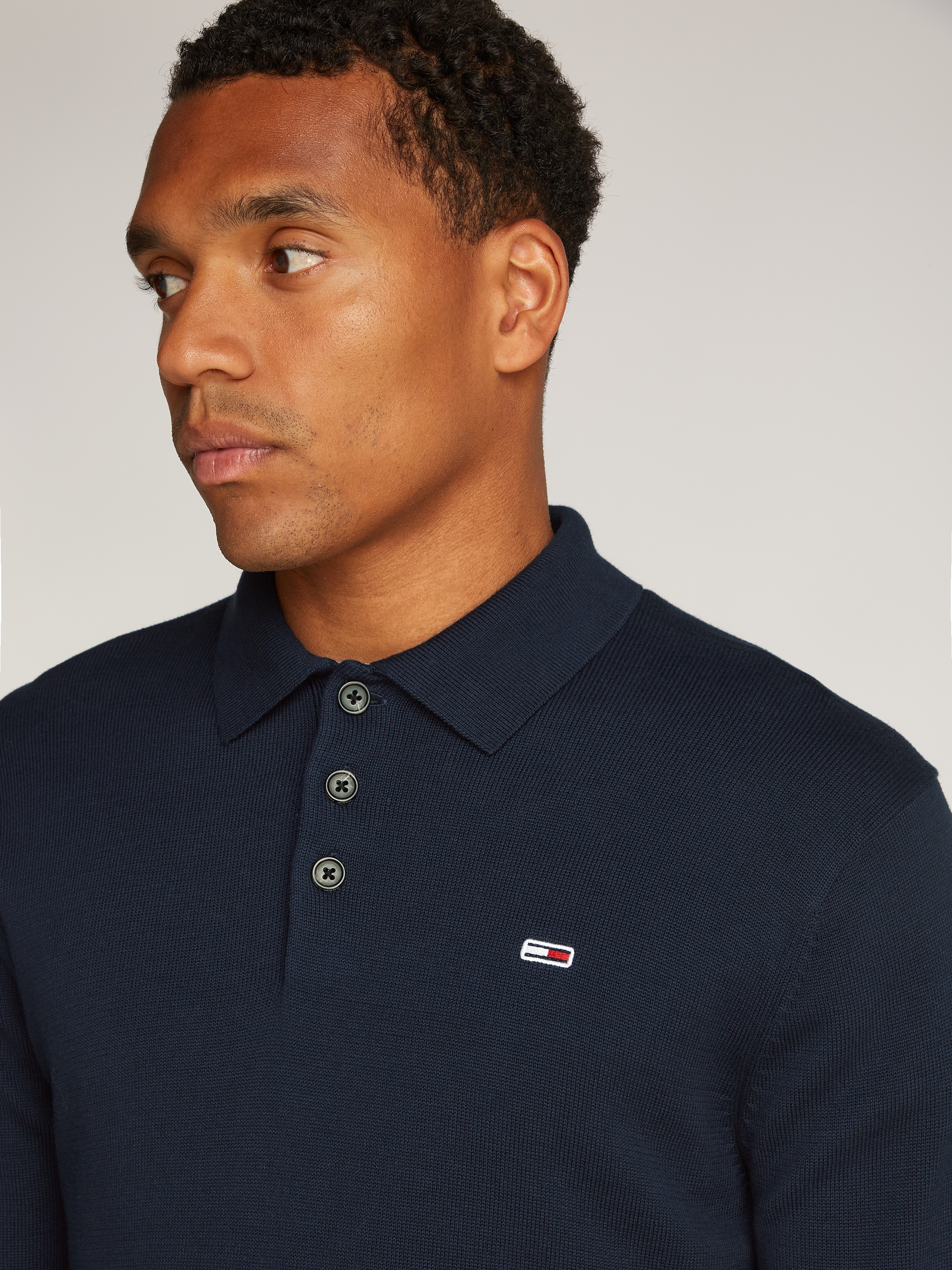 Tommy Jeans Polokragenpullover »TJM SLIM ESSENTIAL POLO SWEATER«, mit Logostickerei