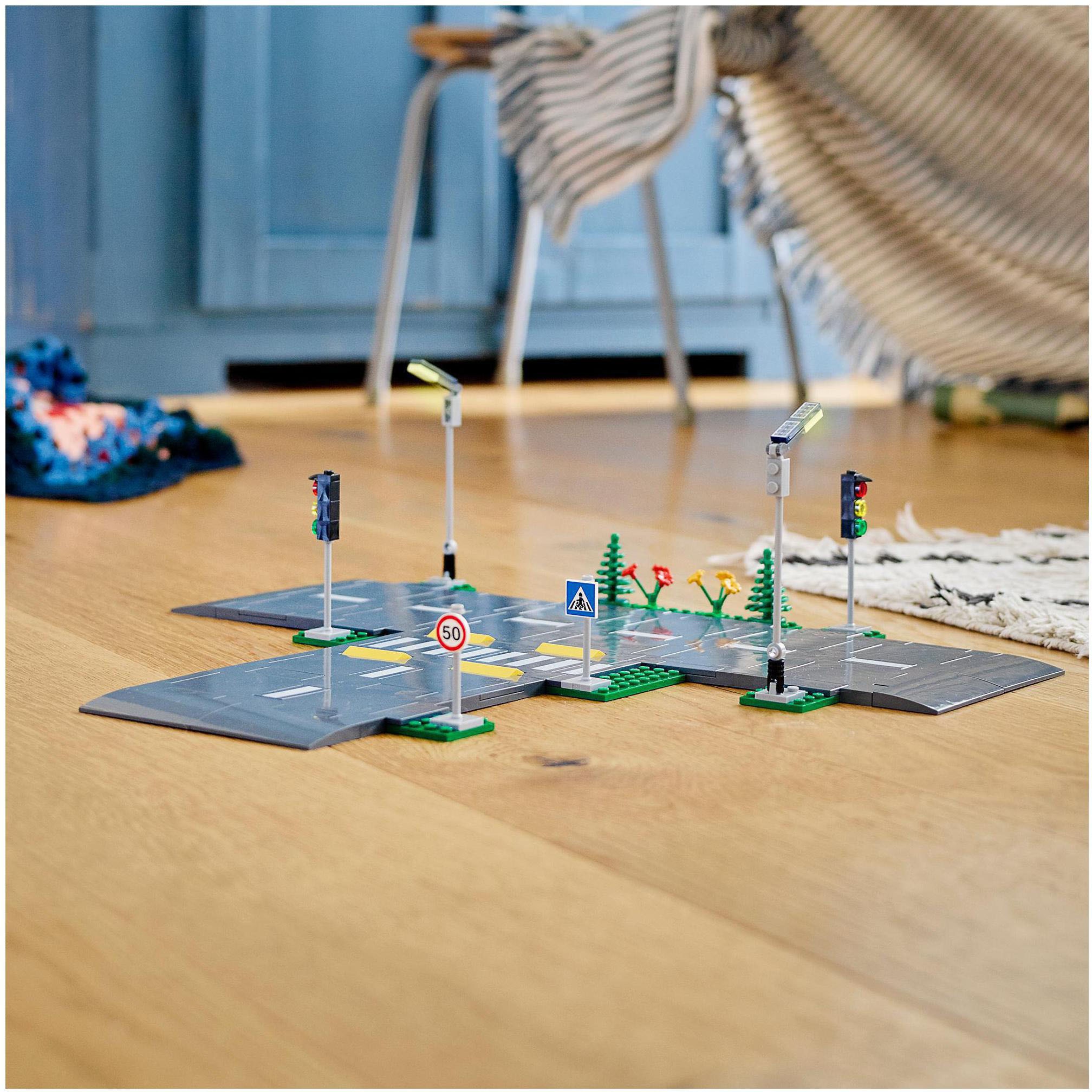 LEGO® Konstruktionsspielsteine »Strassenkreuzung mit Ampeln (60304), LEGO® City Town«, (112 St.), Made in Europe