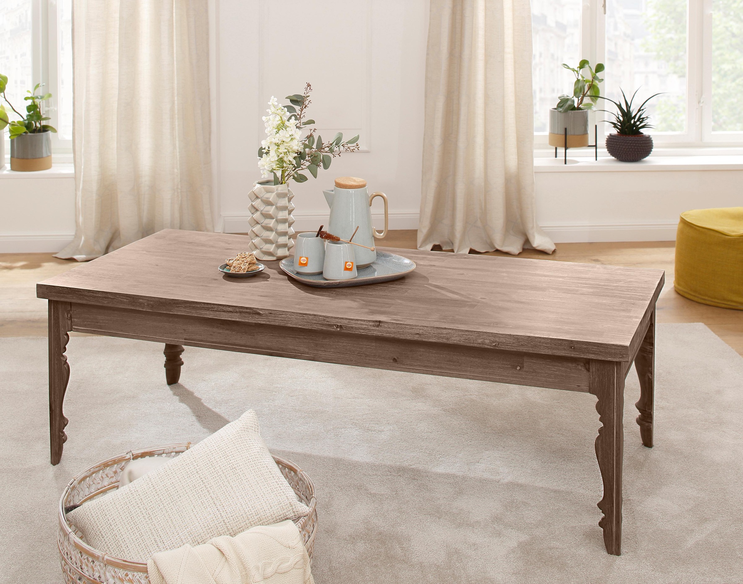 Image of Home affaire Couchtisch »Magnolia«, aus massivem Akazienholz, mit schönen dekorativen Fräsungen, Breite 142 cm bei Ackermann Versand Schweiz