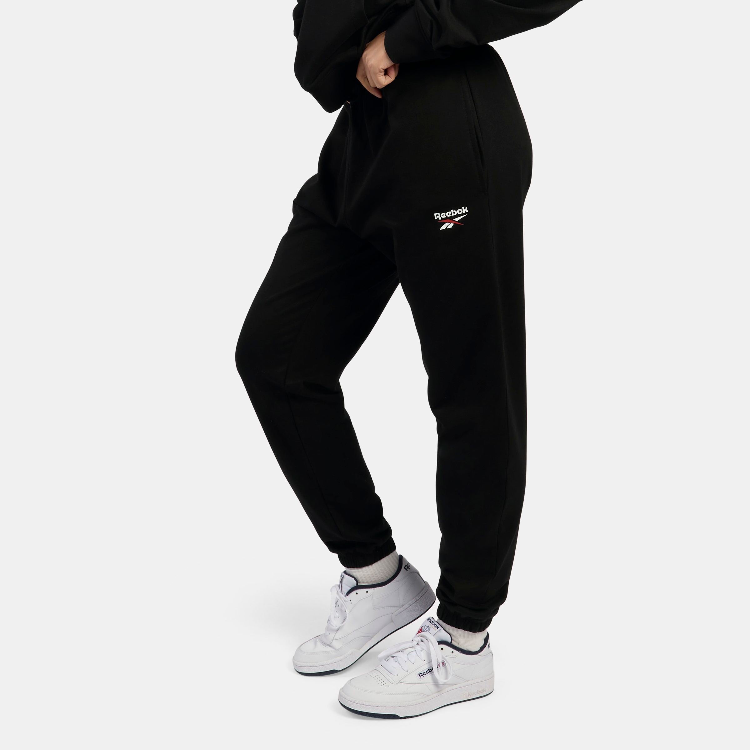 Reebok Jogginghose »ID SMALL LOGO FRENCH TERRY PANT«  sportlicher Stil, für Sport und Freizeit, aus Baumwolle