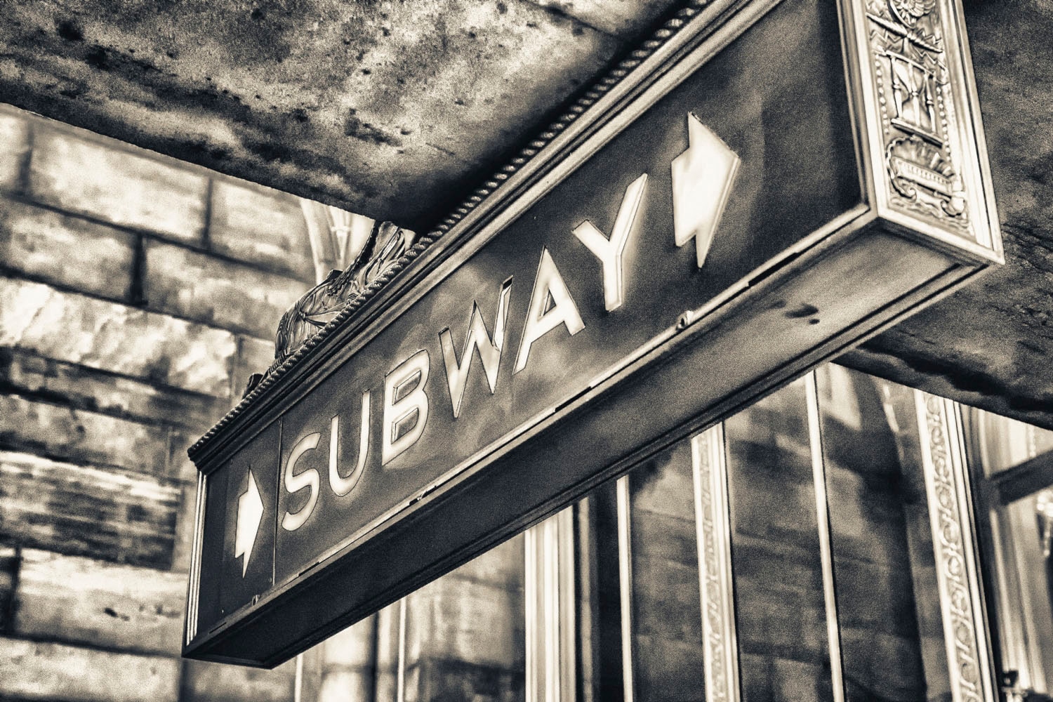 Image of queence Acrylglasbild "SUBWAY Schild" Elemente der Architektur Schilder Schriftzug Schwarz-Weiss Fine Art-Print in Galeriequalität