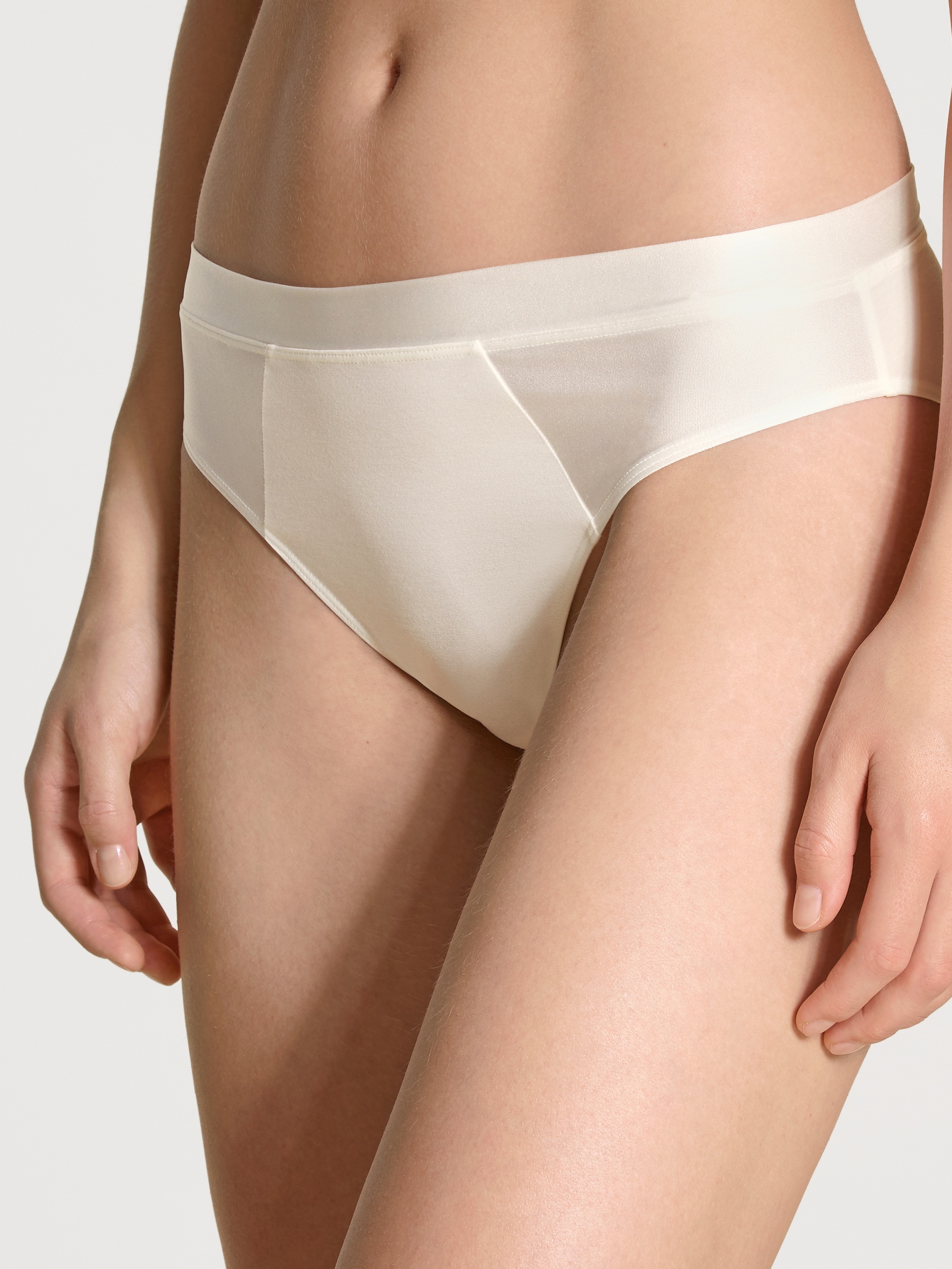 Image of CALIDA Slip "Cate" schimmernde Satin-Blende, femininer Look, Single Jersey, elastisch