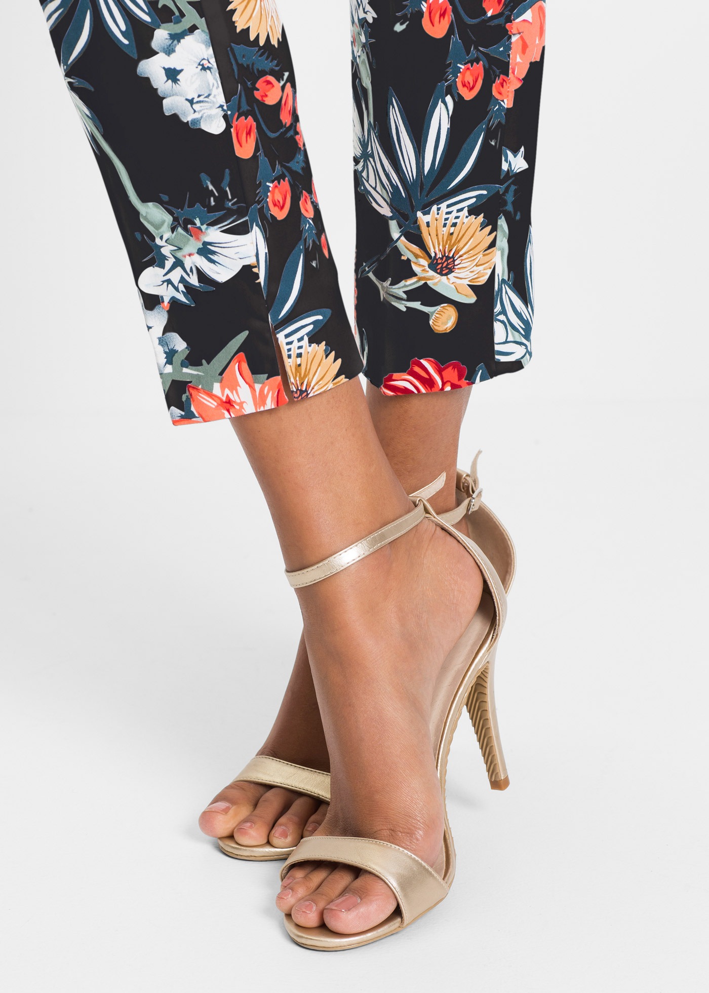 bonprix 7/8-Hose  aus Baumwolle mit Elasthan, Regular Fit, femininer Stil