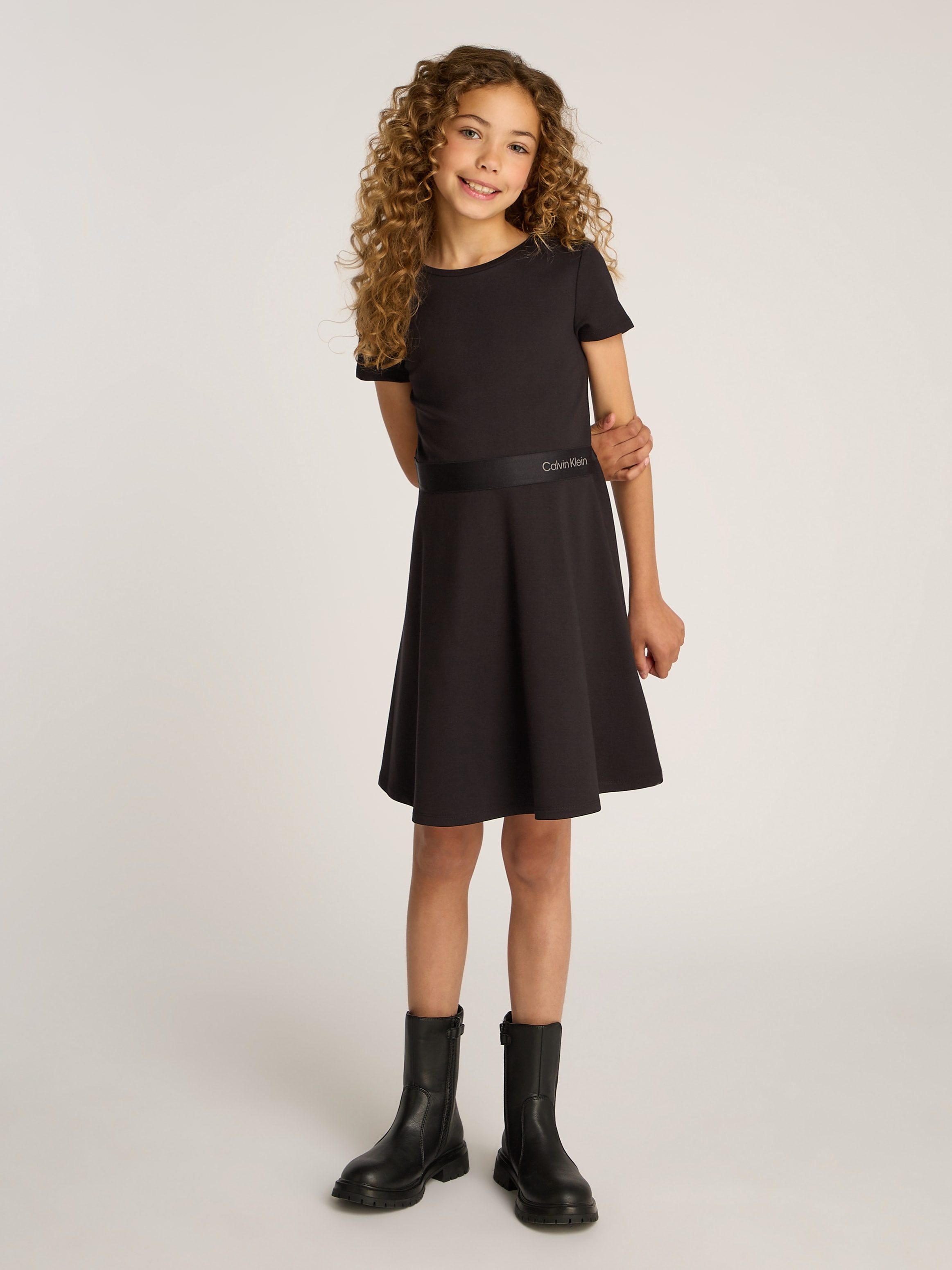 Calvin Klein Jeans A-Linien-Kleid »LOGO TAPE SS PUNTO DRESS«, für Kinder bis 16 Jahre mit Logoschriftzug