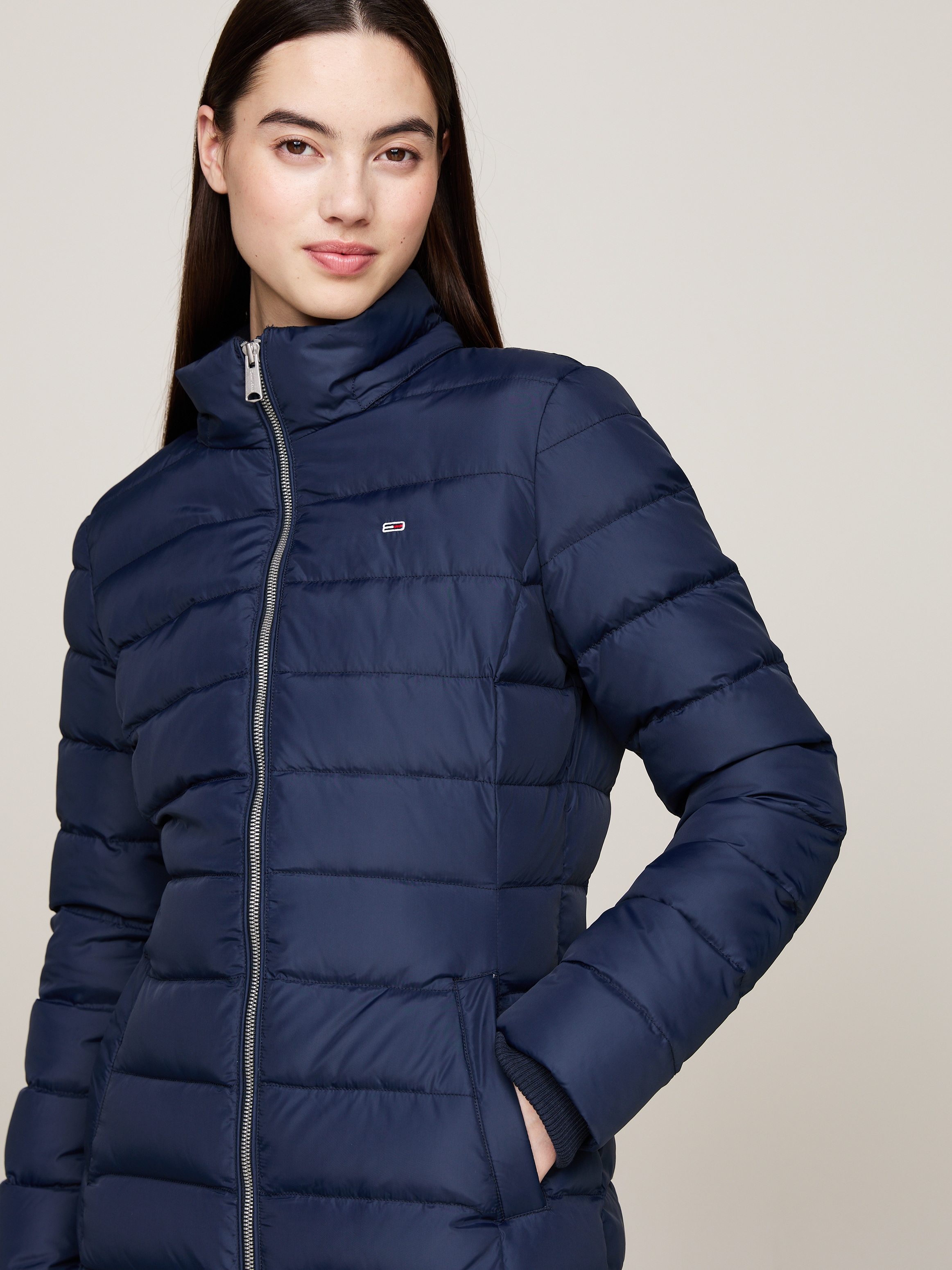 Tommy Jeans Steppmantel »TJW ESSENTIAL HOODED DOWN COAT«, mit Fellimitat, Logostickerei