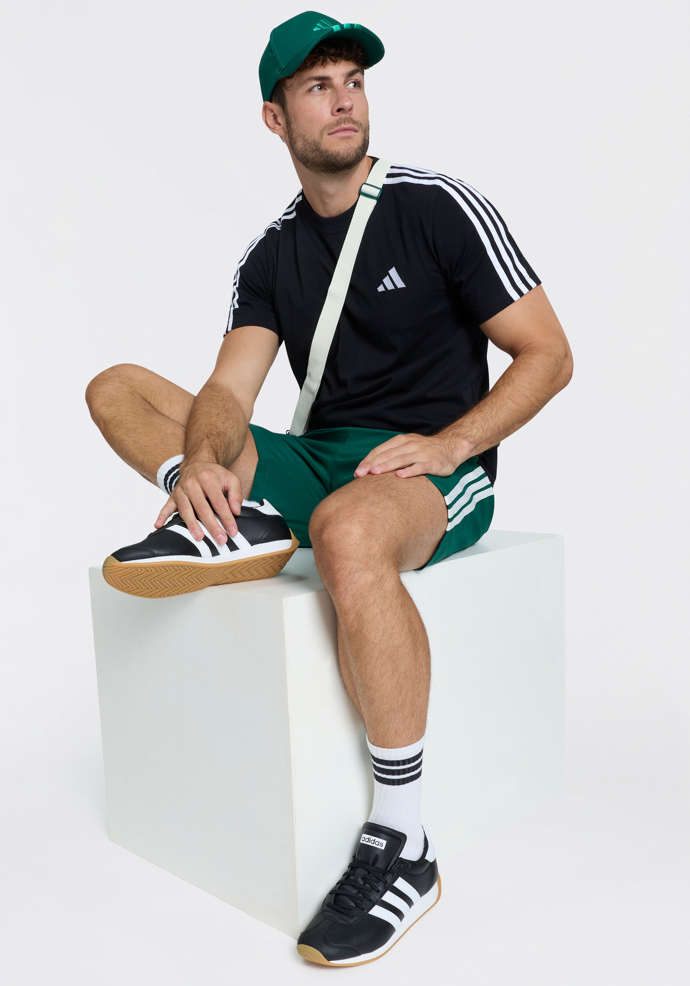 adidas Sportswear Short »ESSENTIALS 3-STREIFEN CHELSEA LITE, GEWEBT«