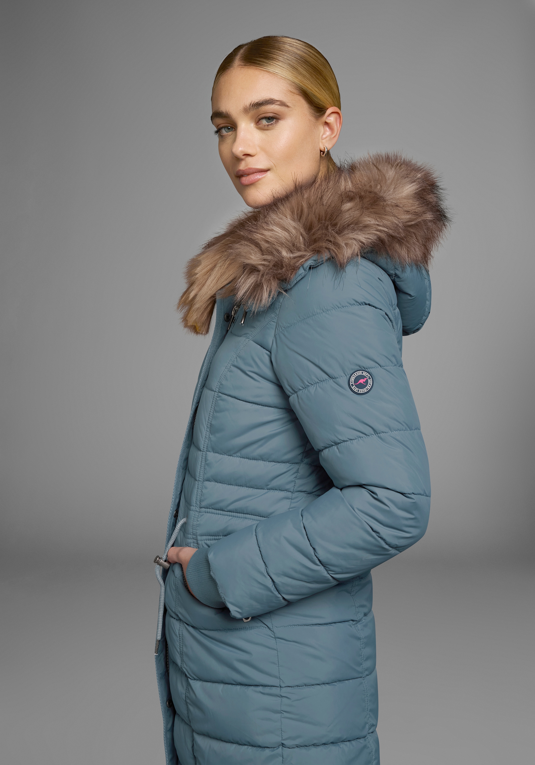 KangaROOS Steppjacke, mit Kapuze, figurbetonter Schnitt, mit Reissverschlusstaschen