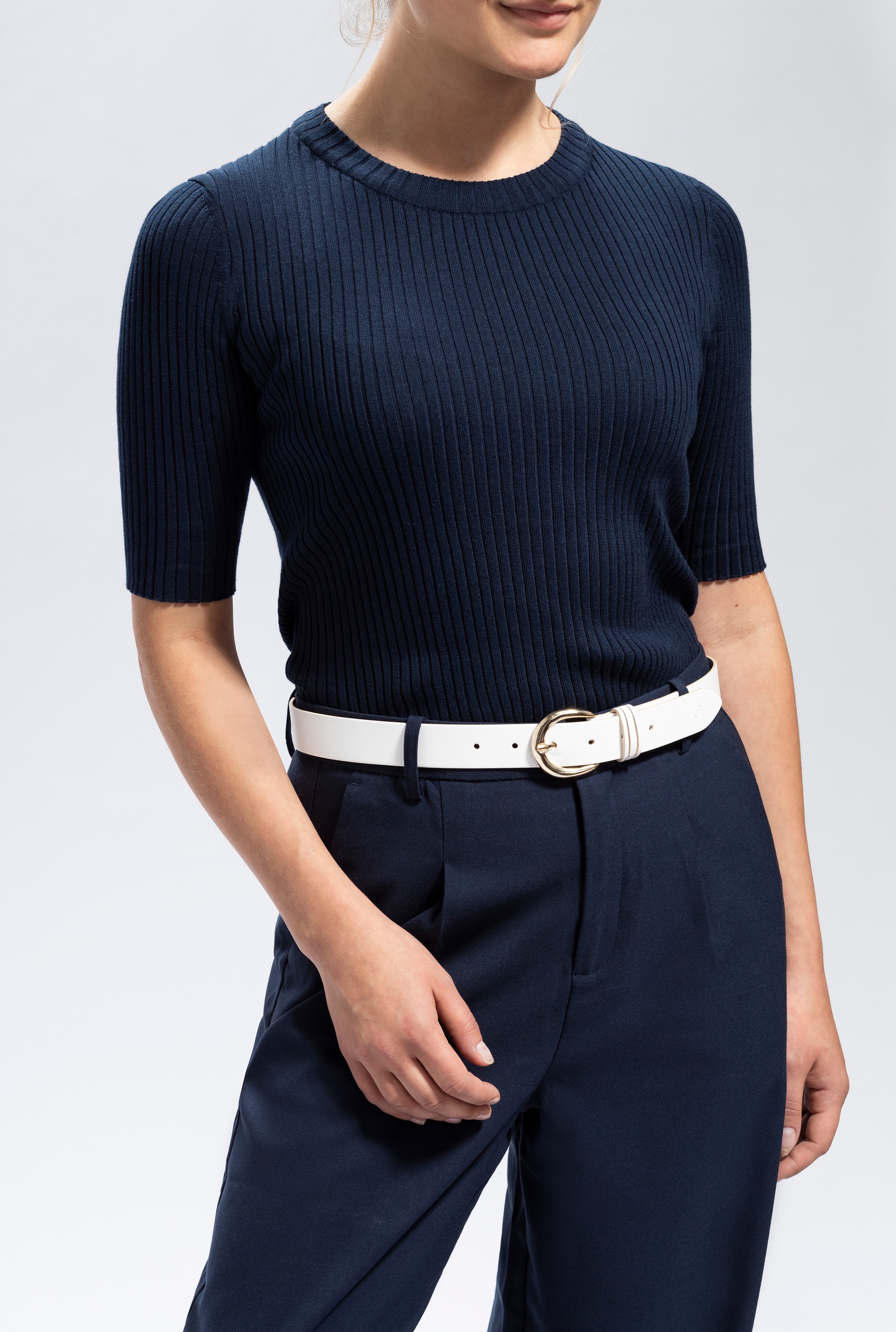 Tamaris Ceinture en cuir »"Clara Gold"« 3cm breit, schlichte Dornschnalle in Gold, dezentes Markenlogo
