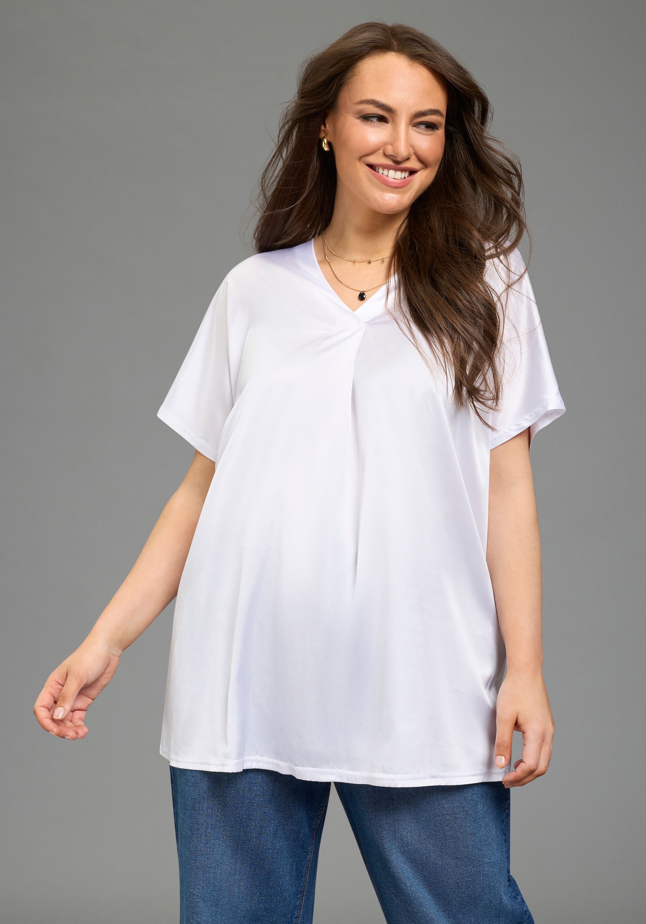 Image of Laura Scott CURVE Satinbluse "Grosse Grössen" figurumspielende Passform, mit Falteneinsatz vorne, V-Ausschnitt