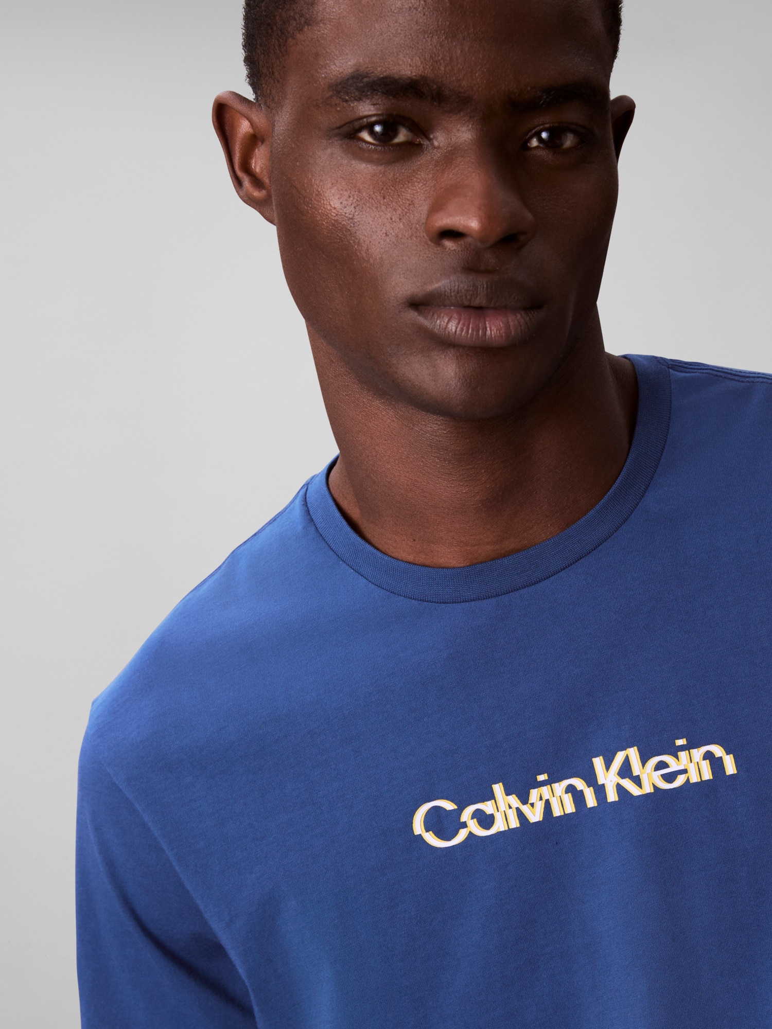 Calvin Klein Jeans T-Shirt »SS GLITCHED LOGO EU CLASSIC TEE« Mit Rundhalsausschnitt
