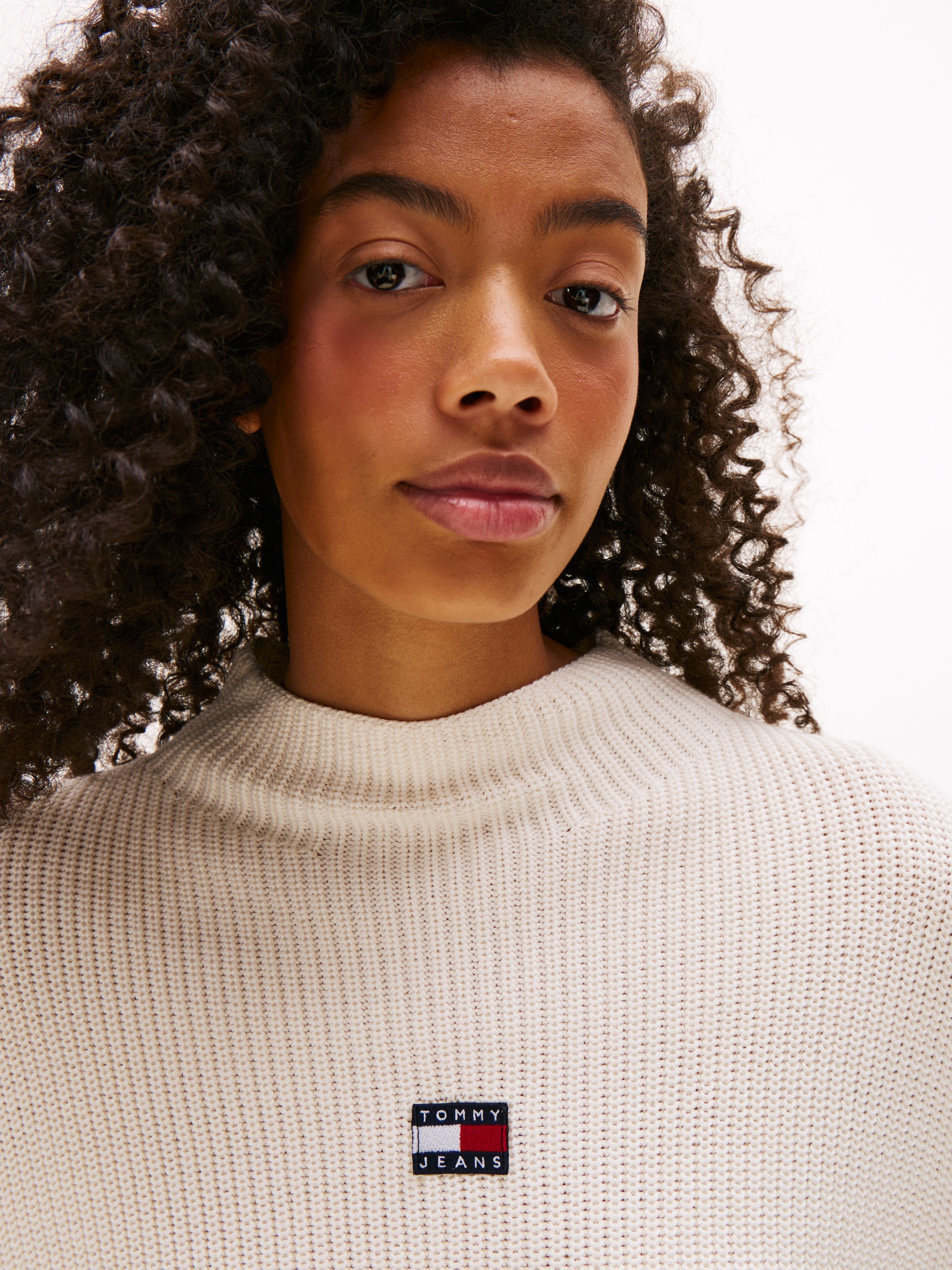 Tommy Jeans Stehkragenpullover »TJW MOCKNECK BADGE SWEATER«