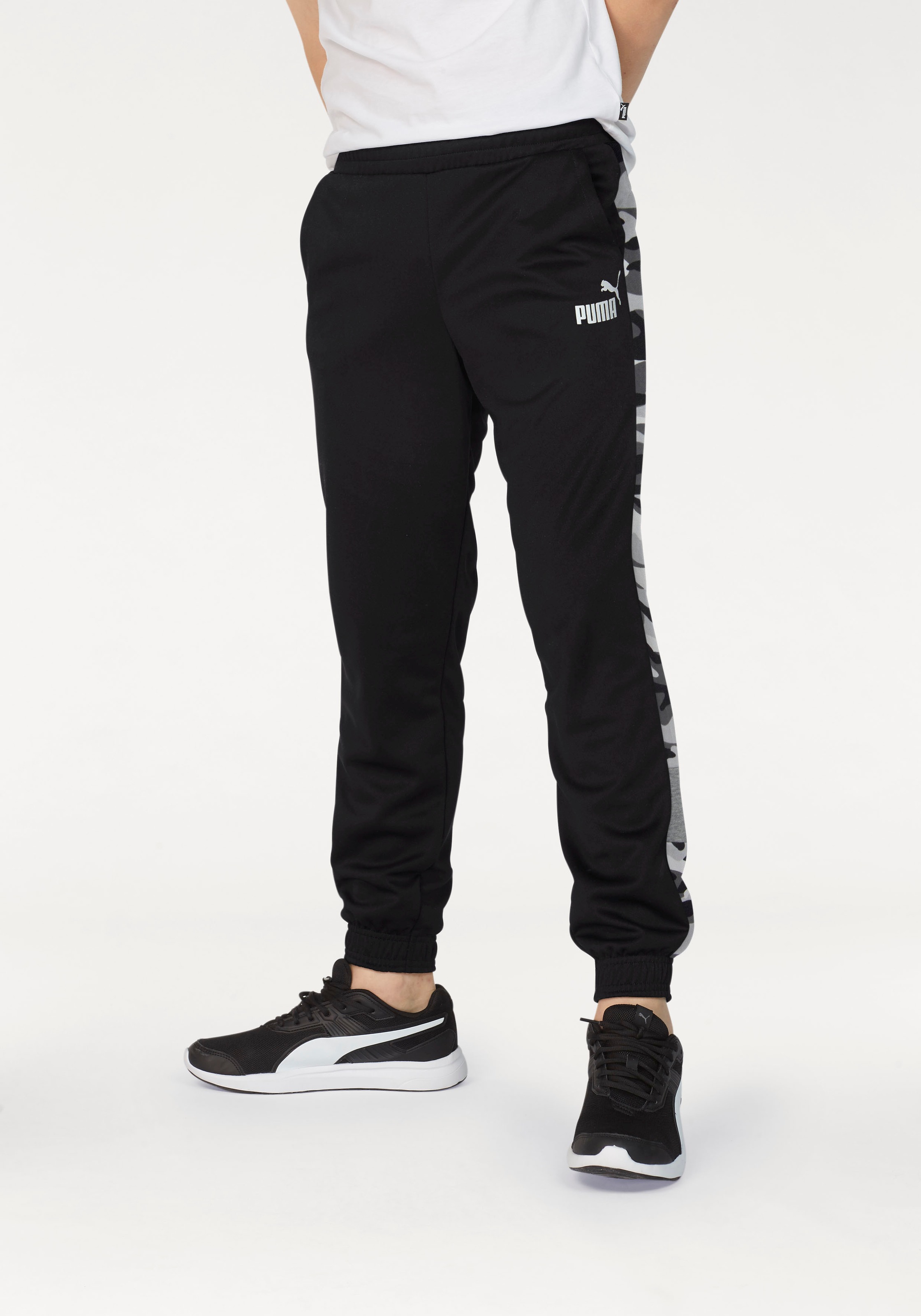Image of PUMA Jogginghose »ESS+ Camo Pants FL cl B« bei Ackermann Versand Schweiz