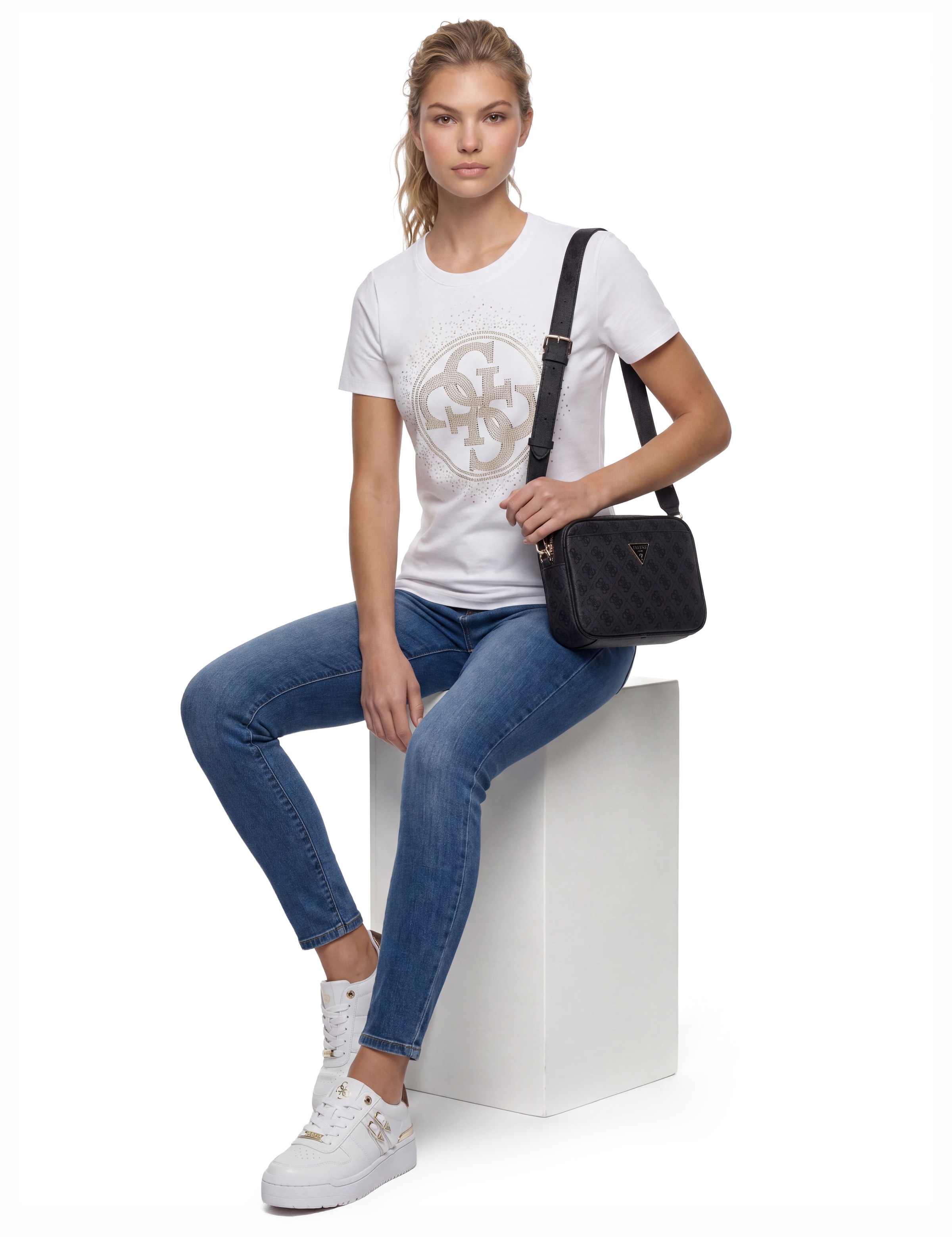 Guess T-Shirt »CN 4G ROUND CRYSTALS LOGO« mit markantem Logodesign, Regular Fit