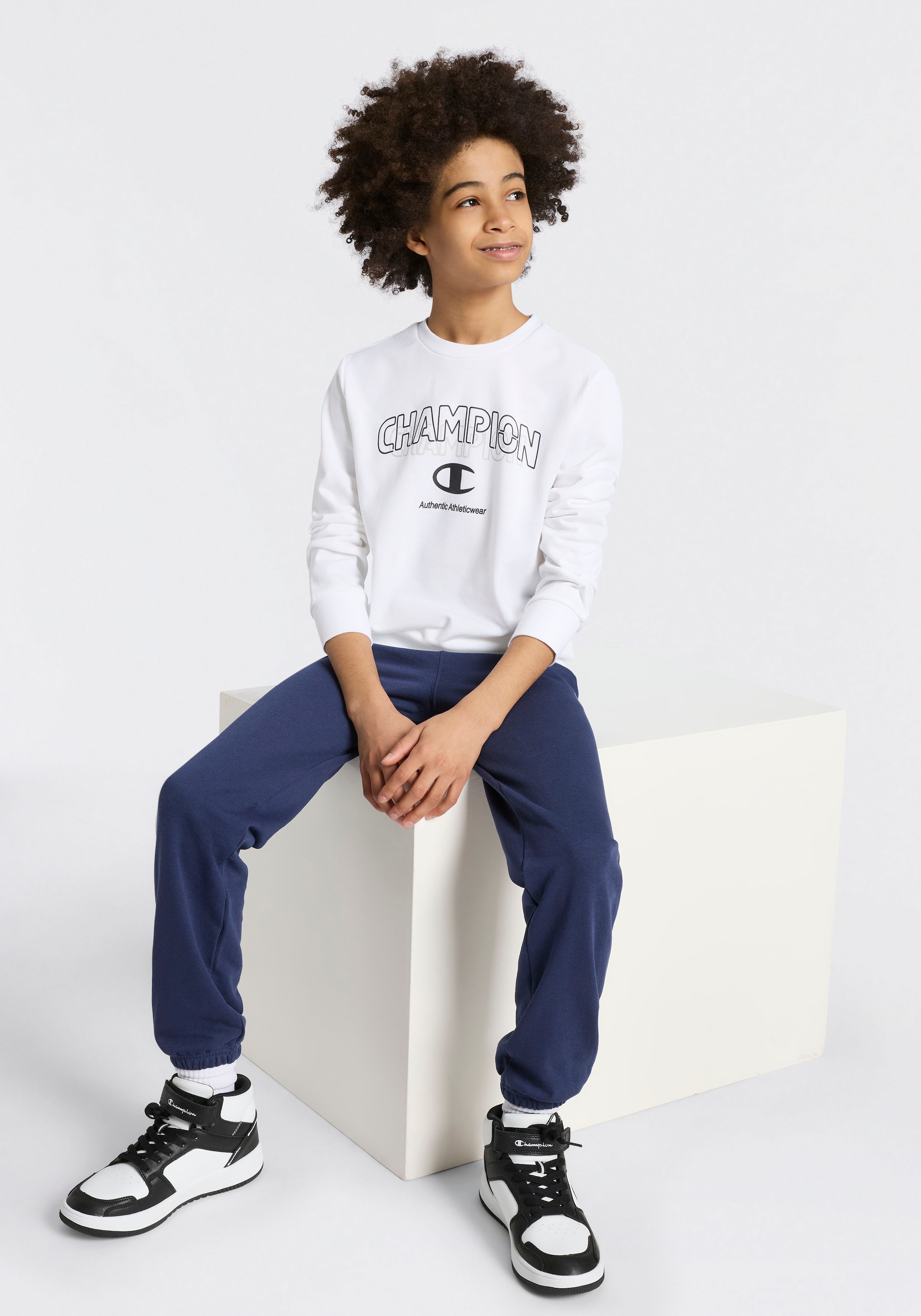 Image of Champion Jogginganzug "Graphic Terry Crewneck Sweatsuit" 2 tlg. für Kinder, weiches Material, bequeme Passform
