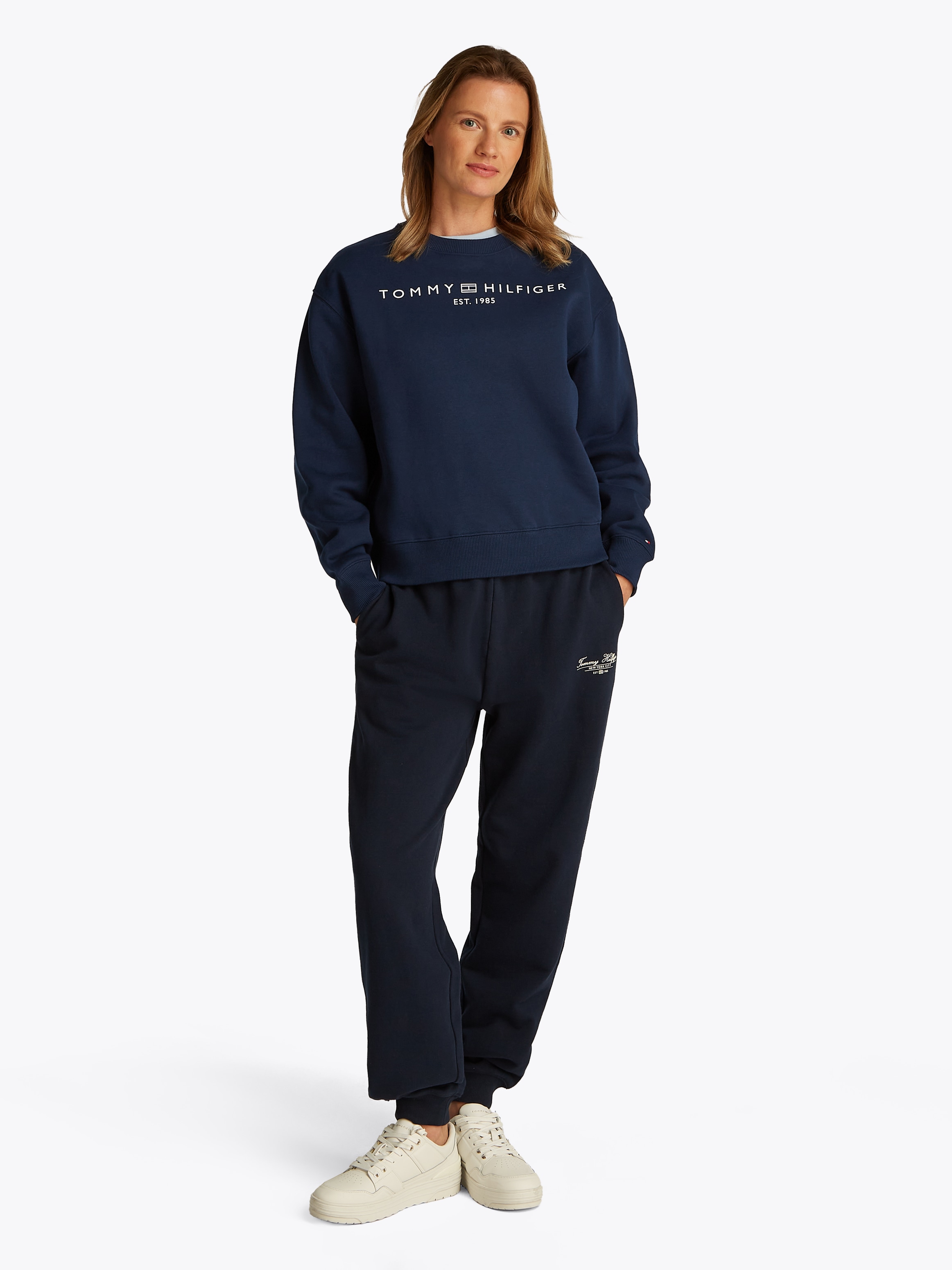 Tommy Hilfiger Sweatshirt »MDRN REG CORP LOGO C-NK SWTSHRT«, mit Logoschriftzug