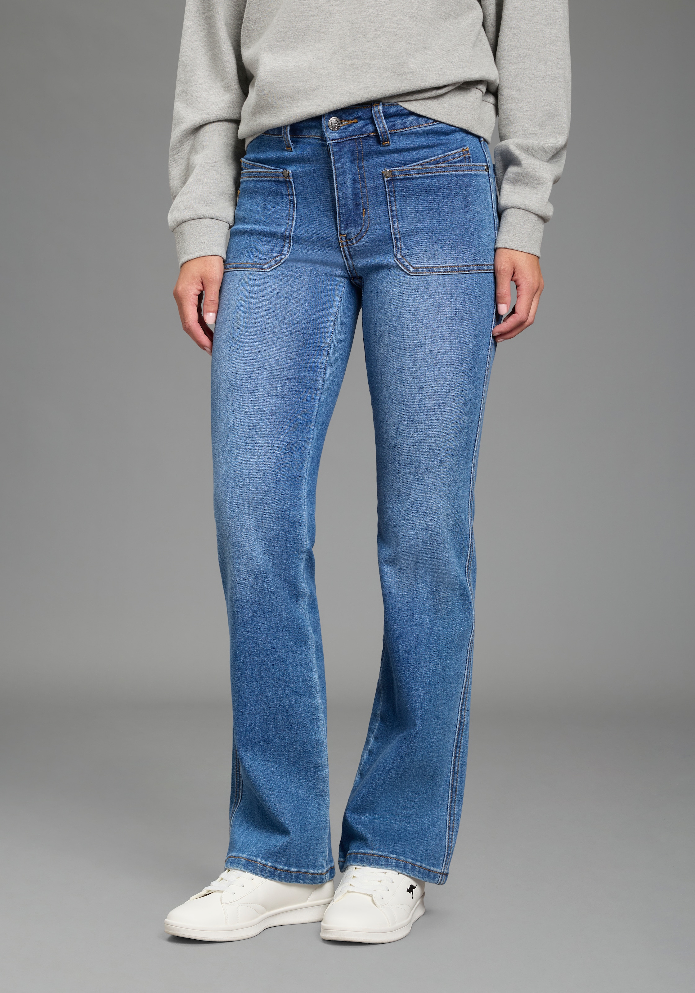 Image of KangaROOS Bootcut-Jeans mit Reissverschluss und Knopf, normale Leibhöhe, lange Schnittform