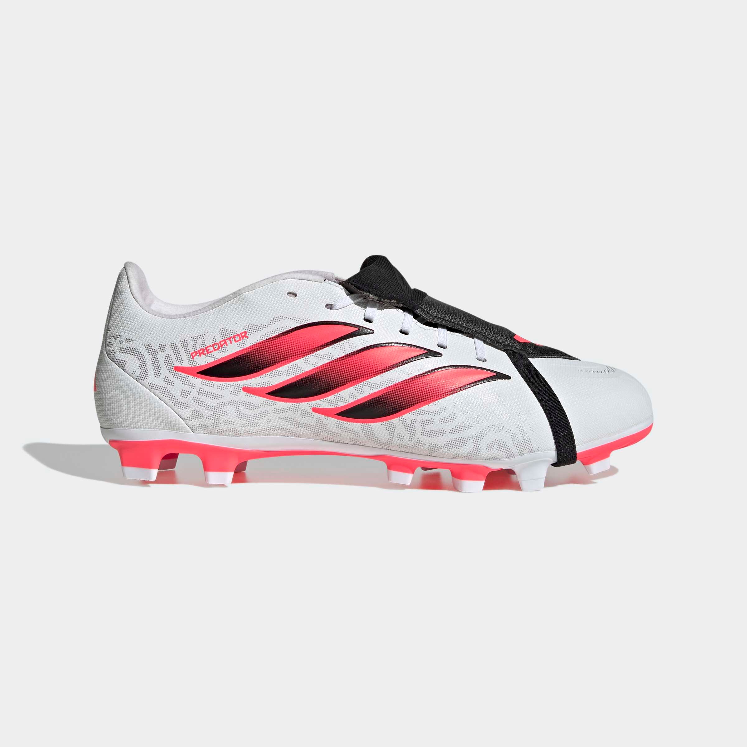 adidas Performance Chaussure de football »PREDATOR CLUB , UMSCHLAGBARE ZUNGE, FESTE / GEMISCHTE BÖDEN«  adapté à de nombreux types de sols