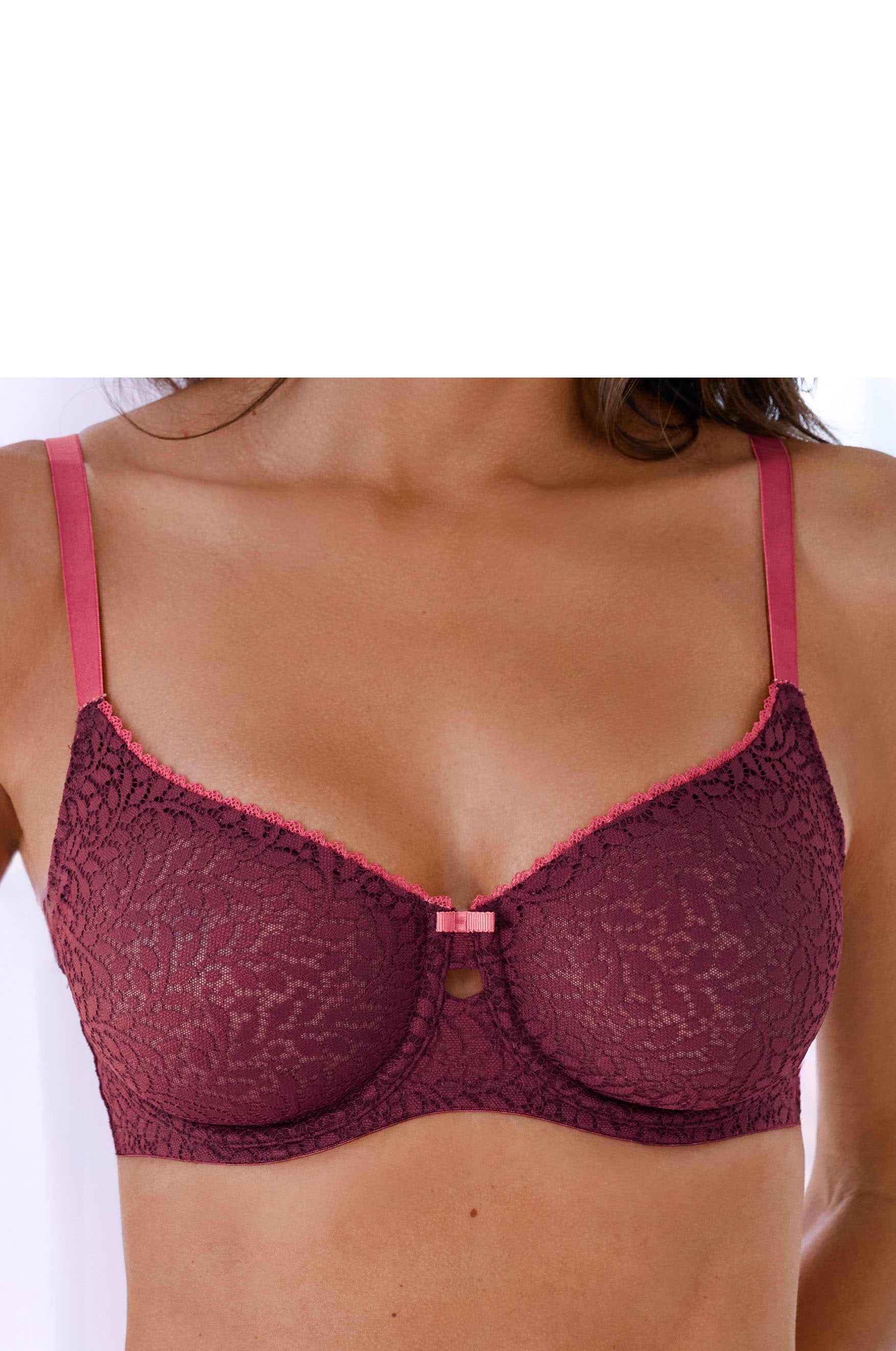 Image of Nuance by Lascana Minimizer-BH mit Bügel aus leicht transparenter Spitze – ideal für grosse Grössen