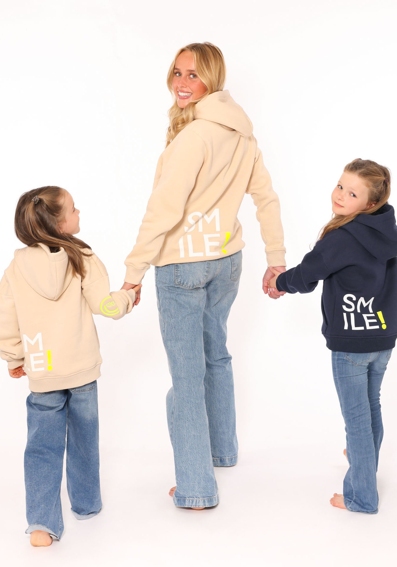 Zwillingsherz Hoodie »"Alissa-Kids"«, mit "Smile"-Aufdruck in Neonfarben und gestickte Smiley
