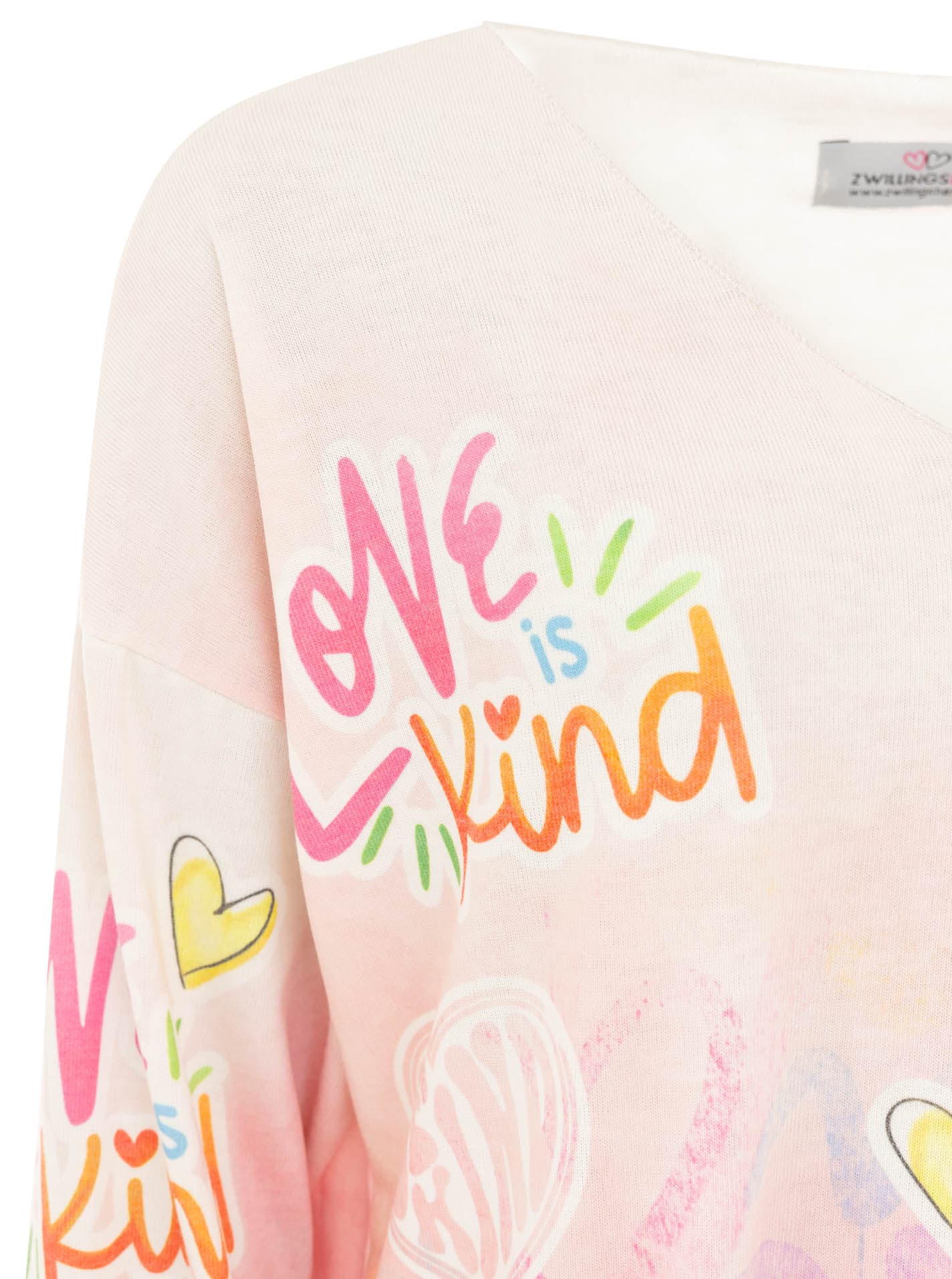 Zwillingsherz T-shirt à manches longues »"Love is Kind"« moderner Schriftzug, V-Neck, leichtes Material