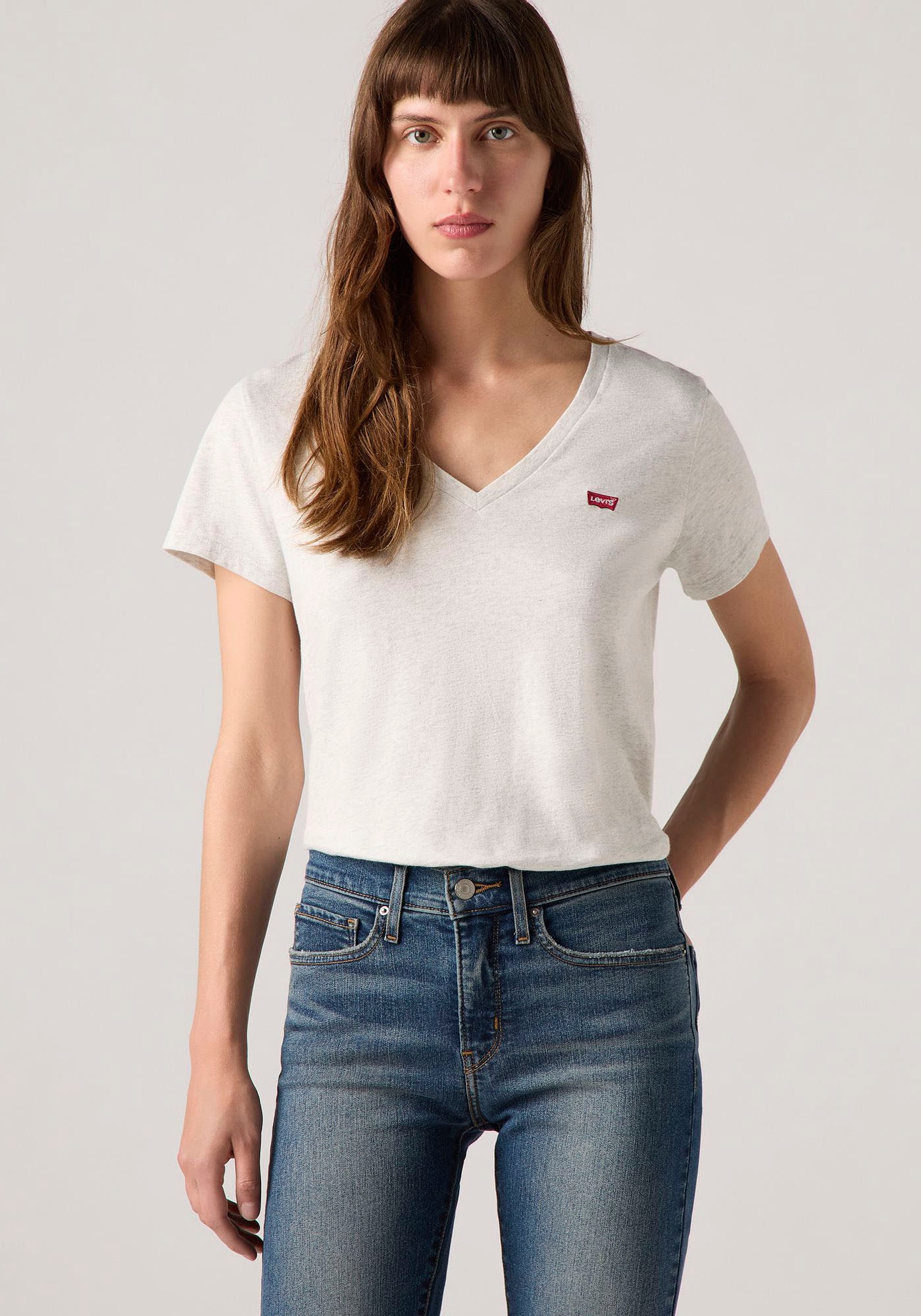Levi's® V-Shirt »Perfect Tee«, mit kleinem Batwing- Logo
