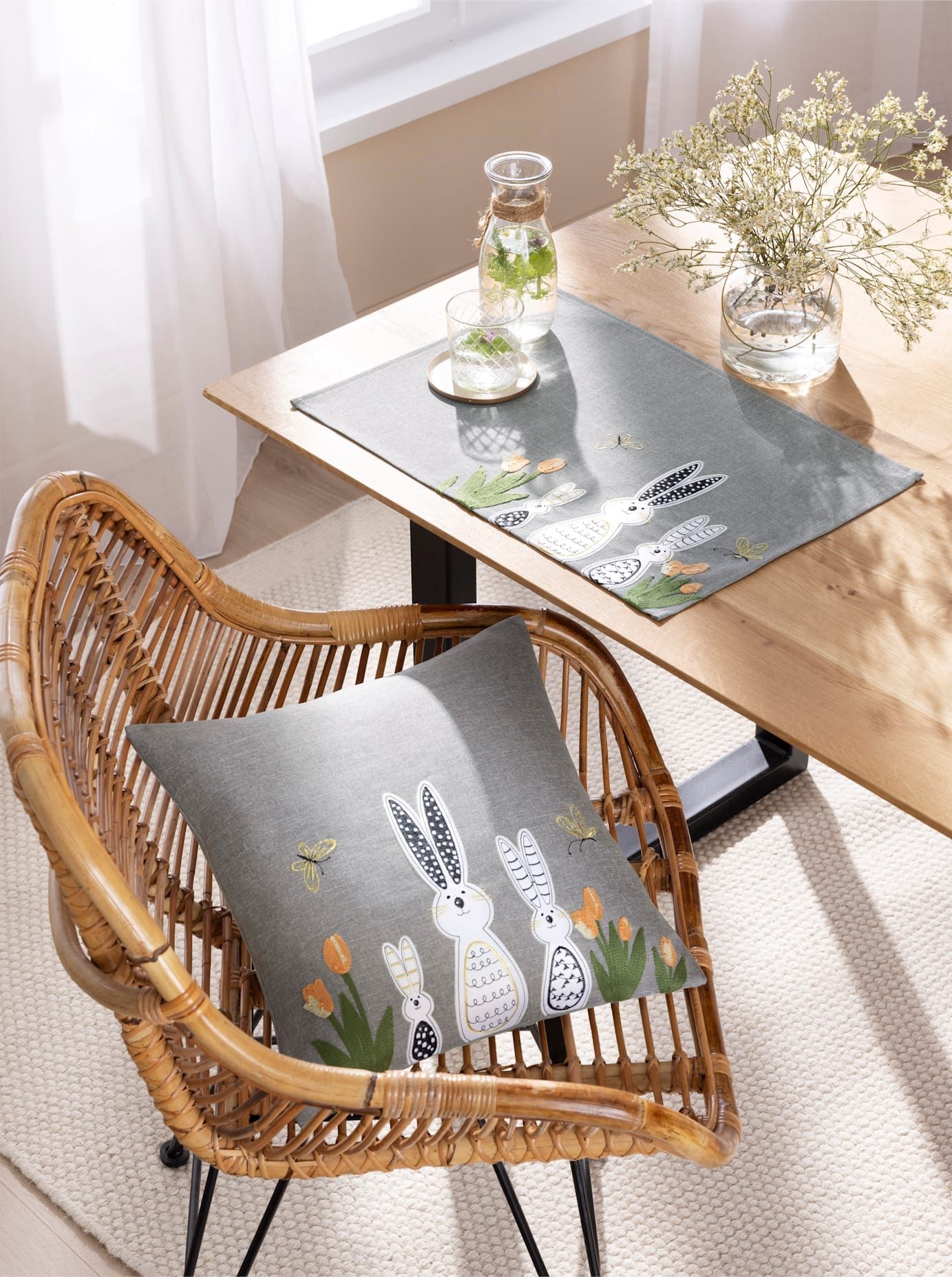 Image of Tischdecke Platzsets 2tlg. oder Kissen mit Hasenmotiven