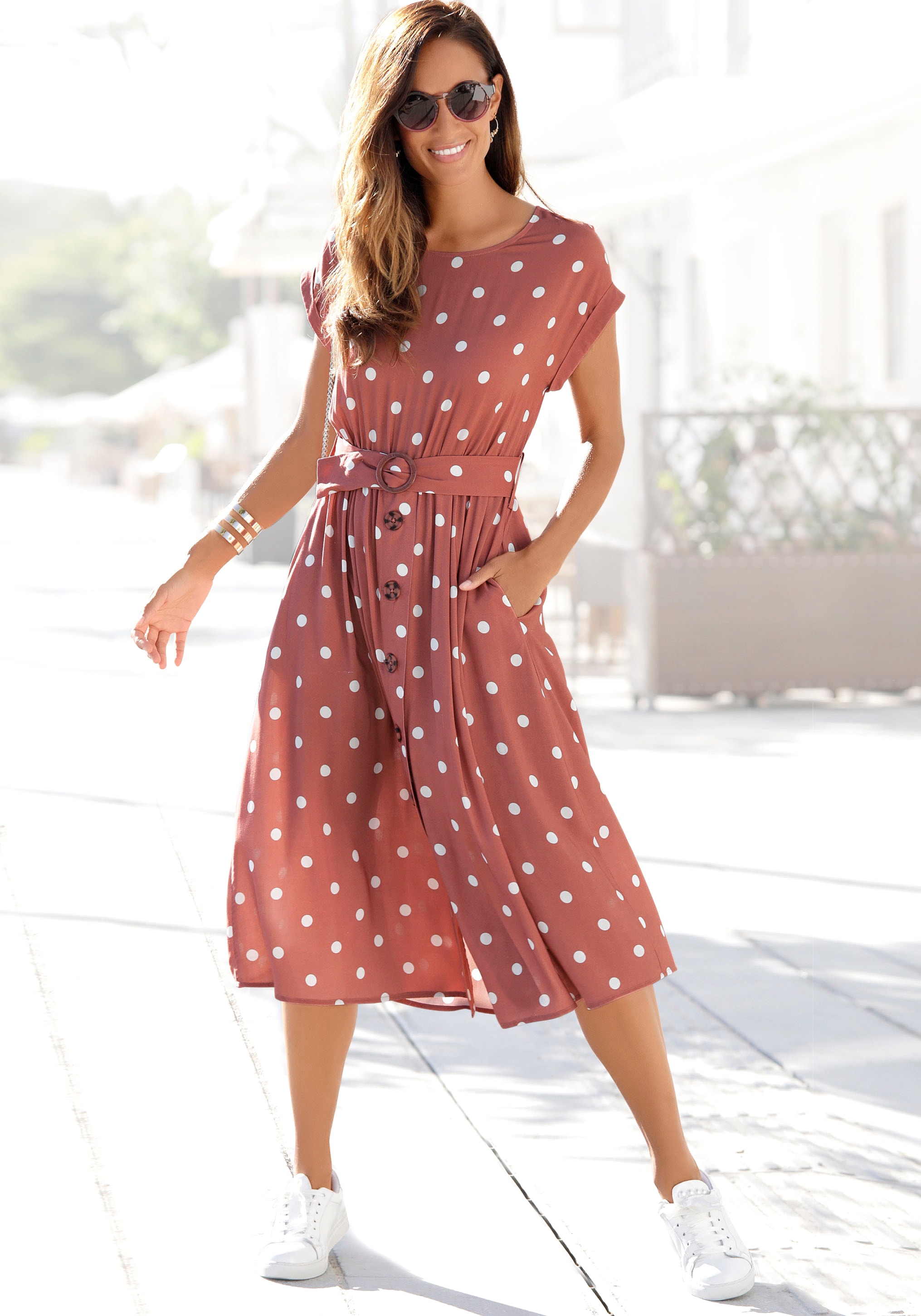 Image of LASCANA Midikleid "mit Punktedruck und Taschen, Blusenkleid" mit Gürtel, Seitennahttaschen elegantes Sommerkleid aus Webware, Viskosekleid, Tupfenkleid, feminin