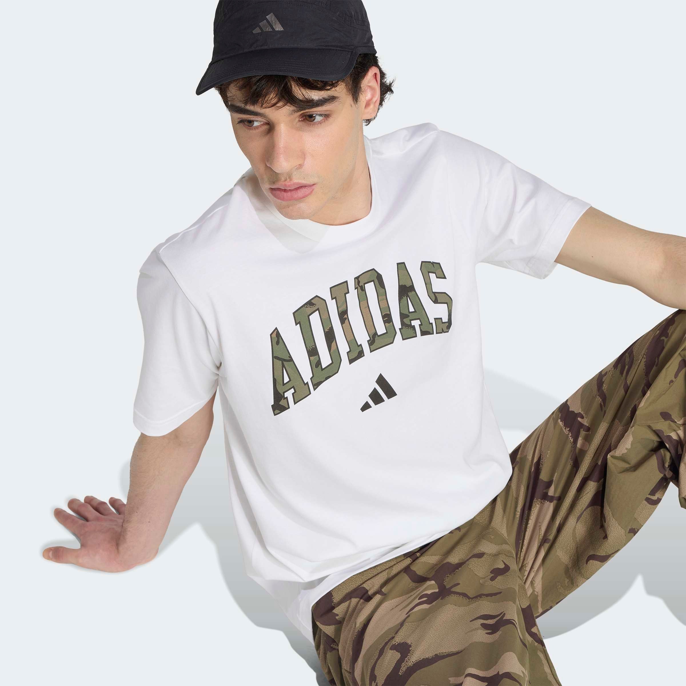adidas Sportswear T-shirt »CAMO SCRIPT GRAPHIC« pour adultes, style sportif, sans fermeture, design basique