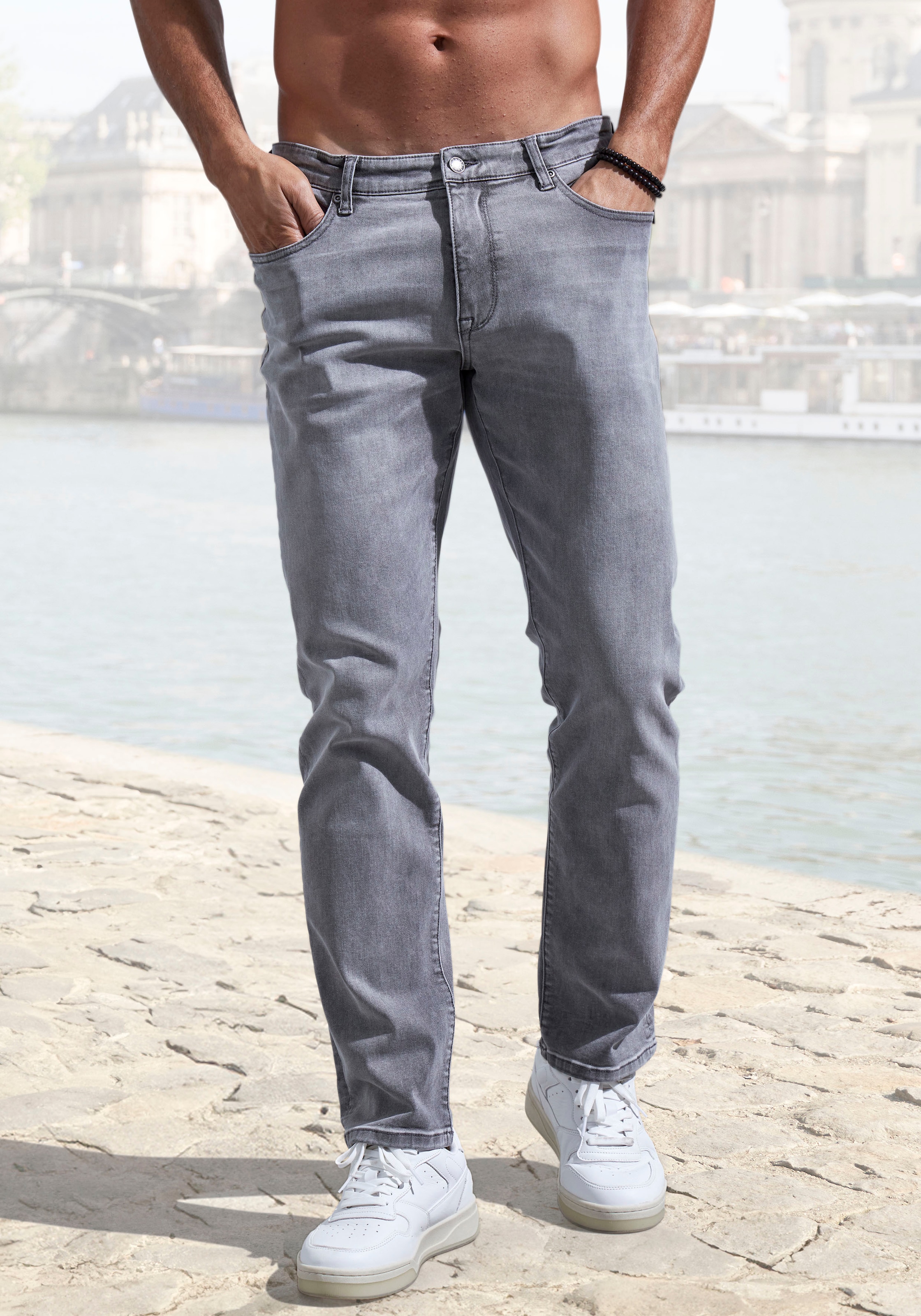 Image of John Devin 5-Pocket-Jeans "Straight-fit Jeans" aus elastischer Denim-Qualität, in 3 Längen: 30 & 32 & 34