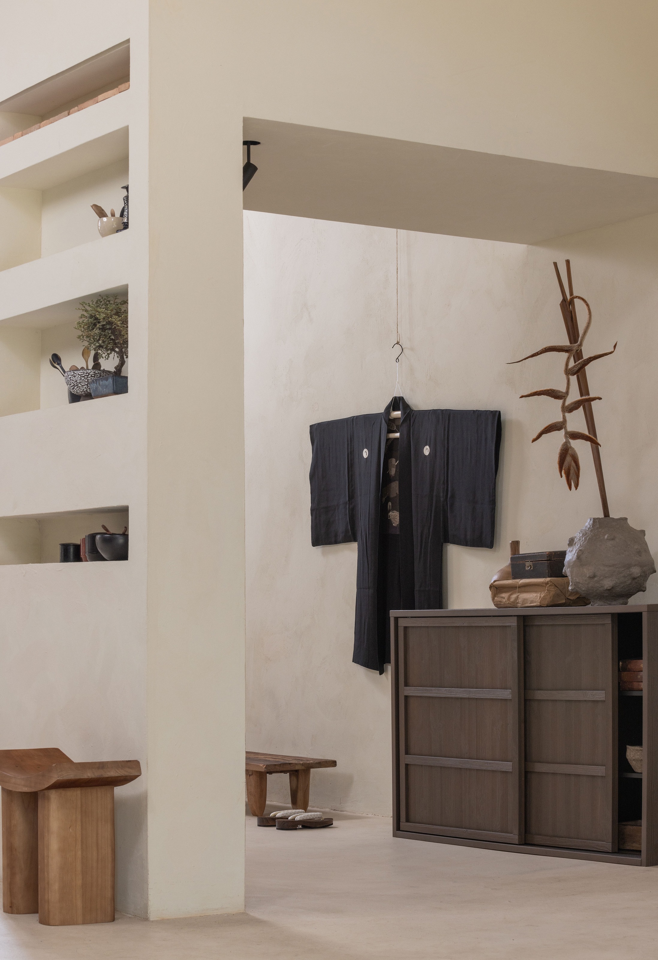 WOOOD Hocker »Japan aus Paulowniaholz mit matter Schutzschicht B 50 x T 25 x H 45 cm« Tragkraft 110 kg,Pflegeleicht,sichtbare Maserung, einfach zu montieren