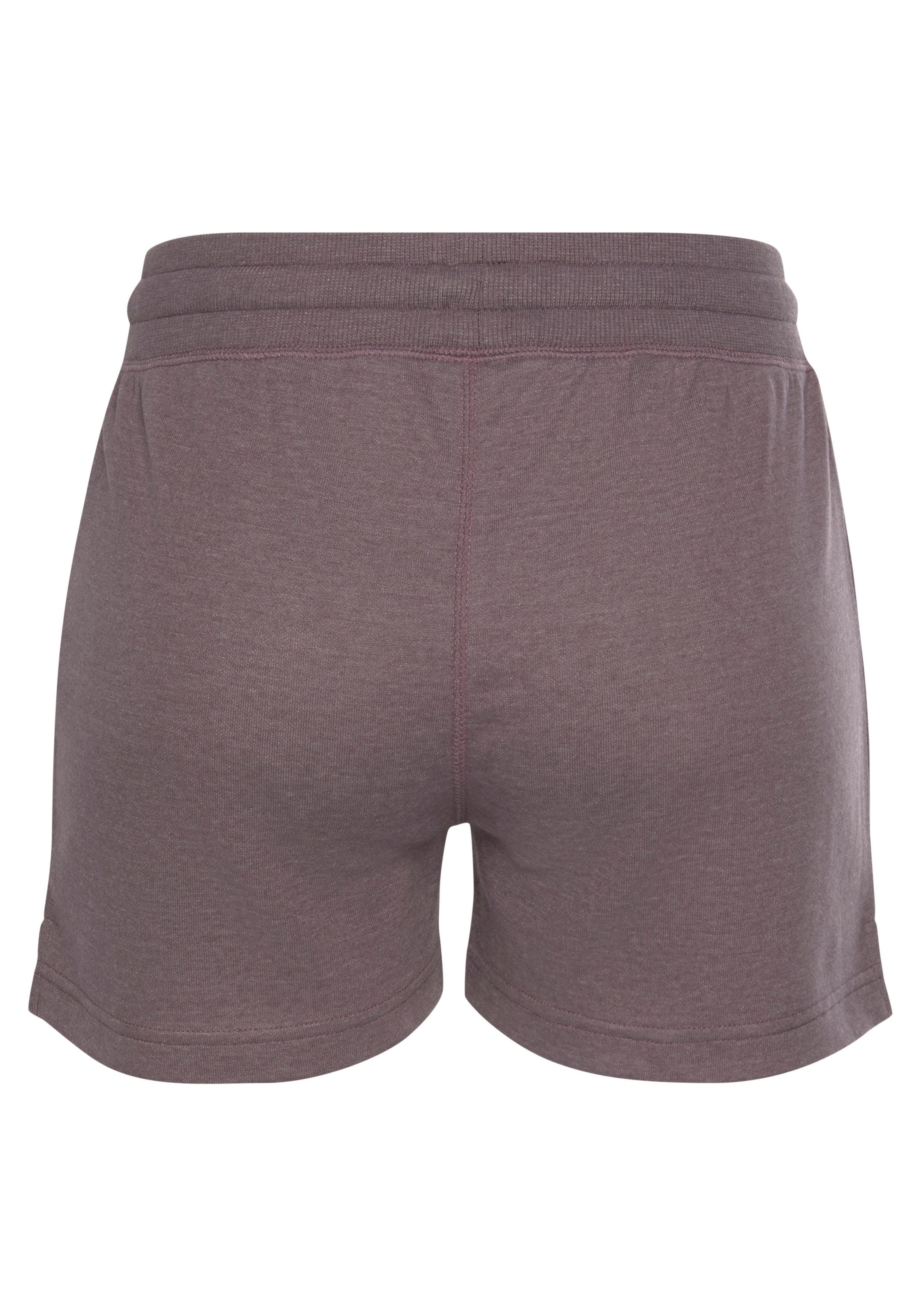 Bench. Loungewear Relaxshorts »-Kurze Sweathose«, mit kurzen Seitenschlitzen und seitliche Taschen, Loungeanzug