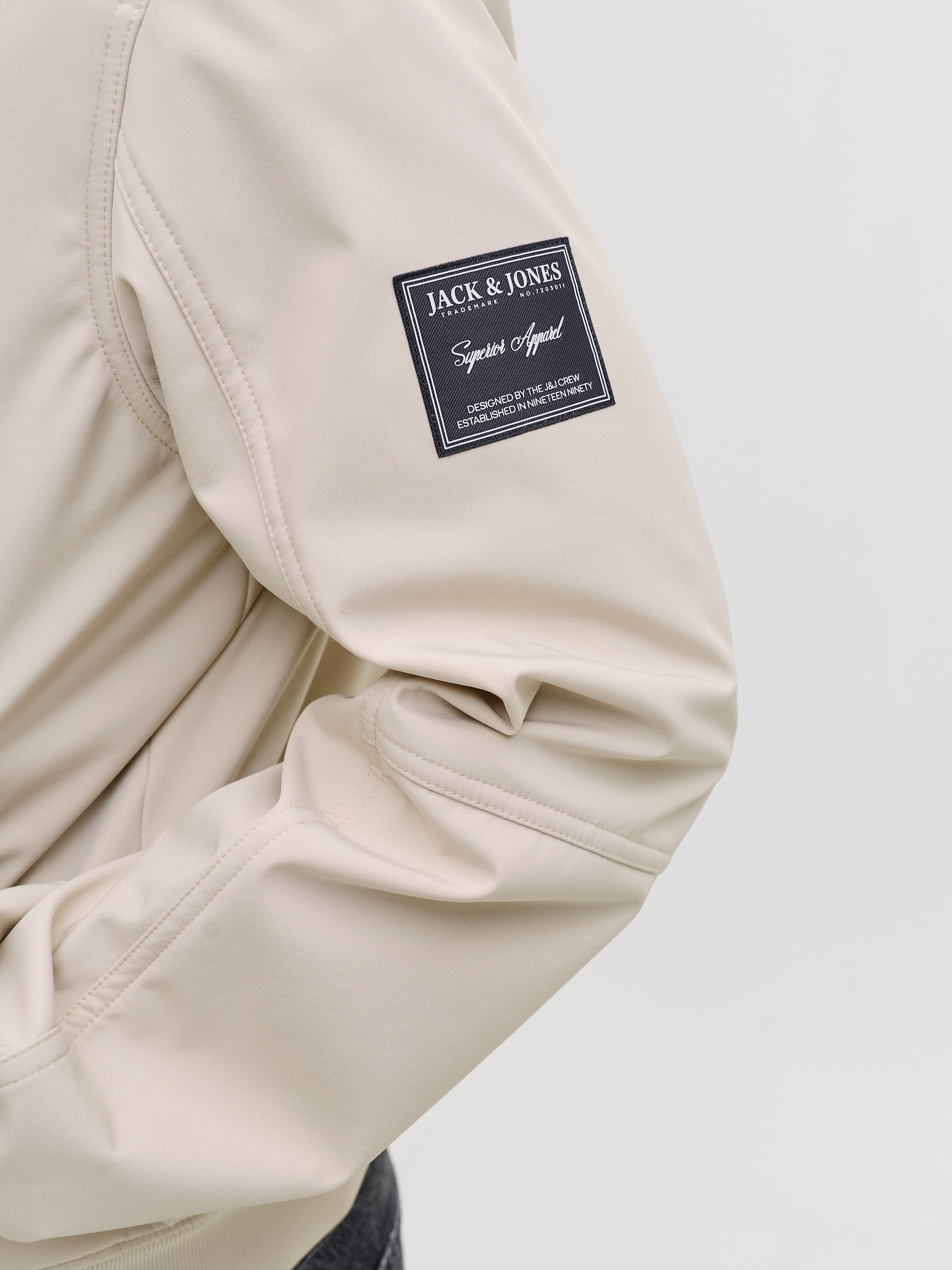 Jack & Jones Softshelljacke »JJEPARKER SOFTSHELL BOMBER SN« mit Brust-Reissverschluss