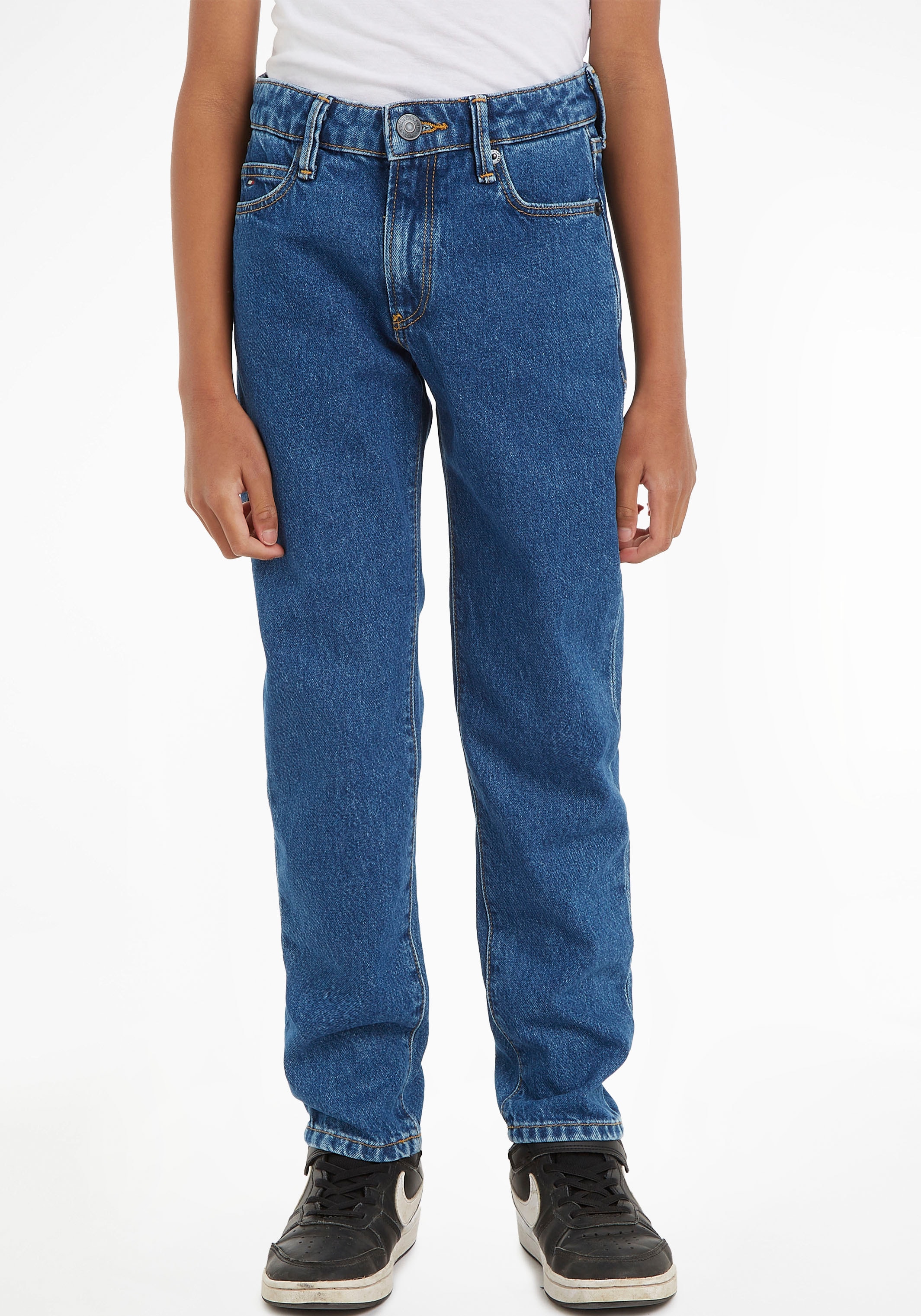 Stretch-Jeans »SKATER MID BLUE«, mit Leder-Brandlabel am hinteren Bundabschluss
